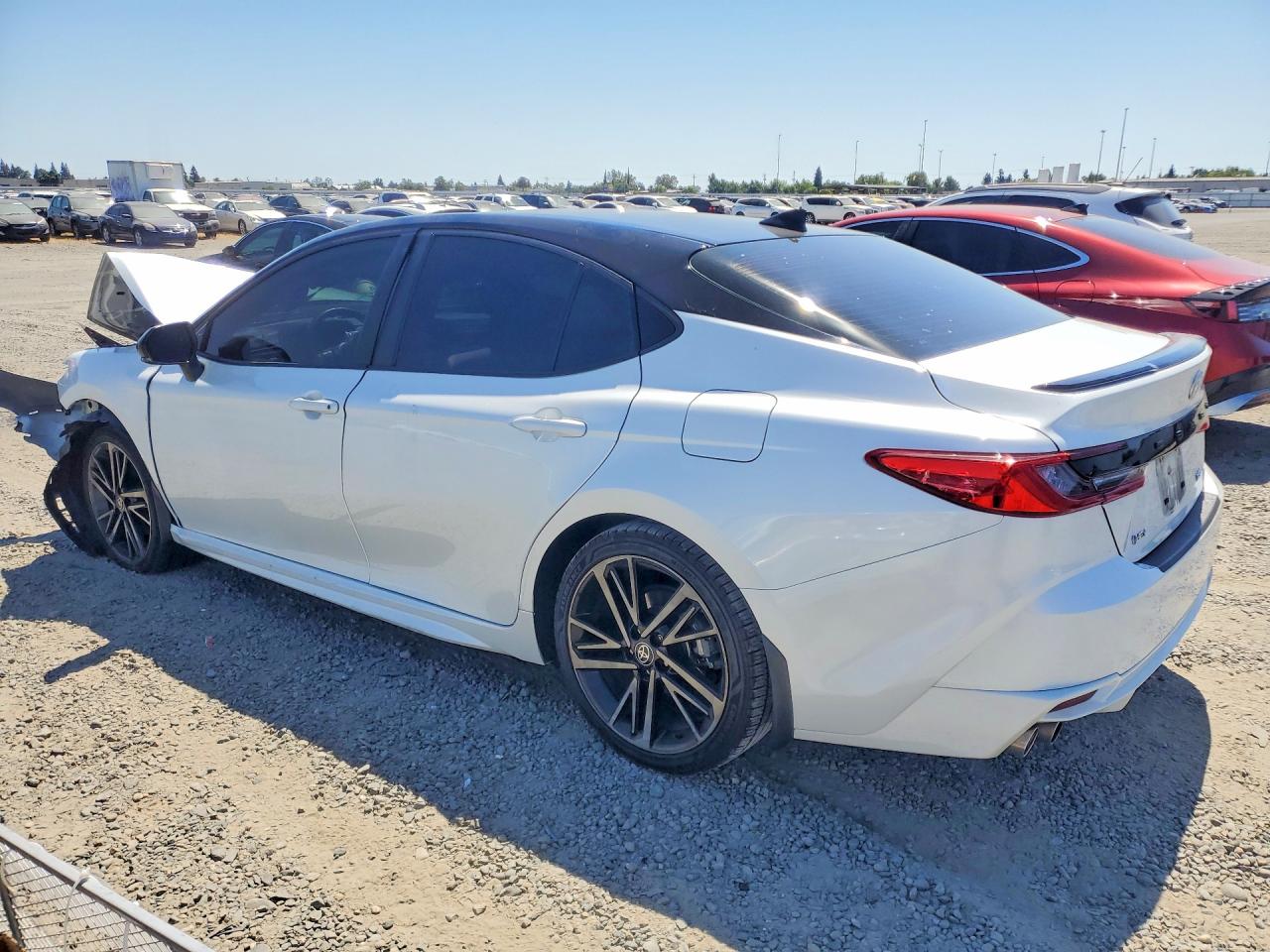 2025 TOYOTA CAMRY XSE — снимка 2