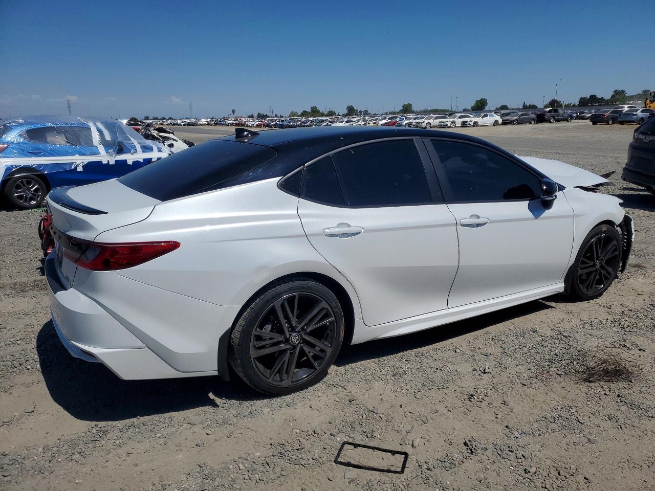 2025 TOYOTA CAMRY XSE — снимка 3