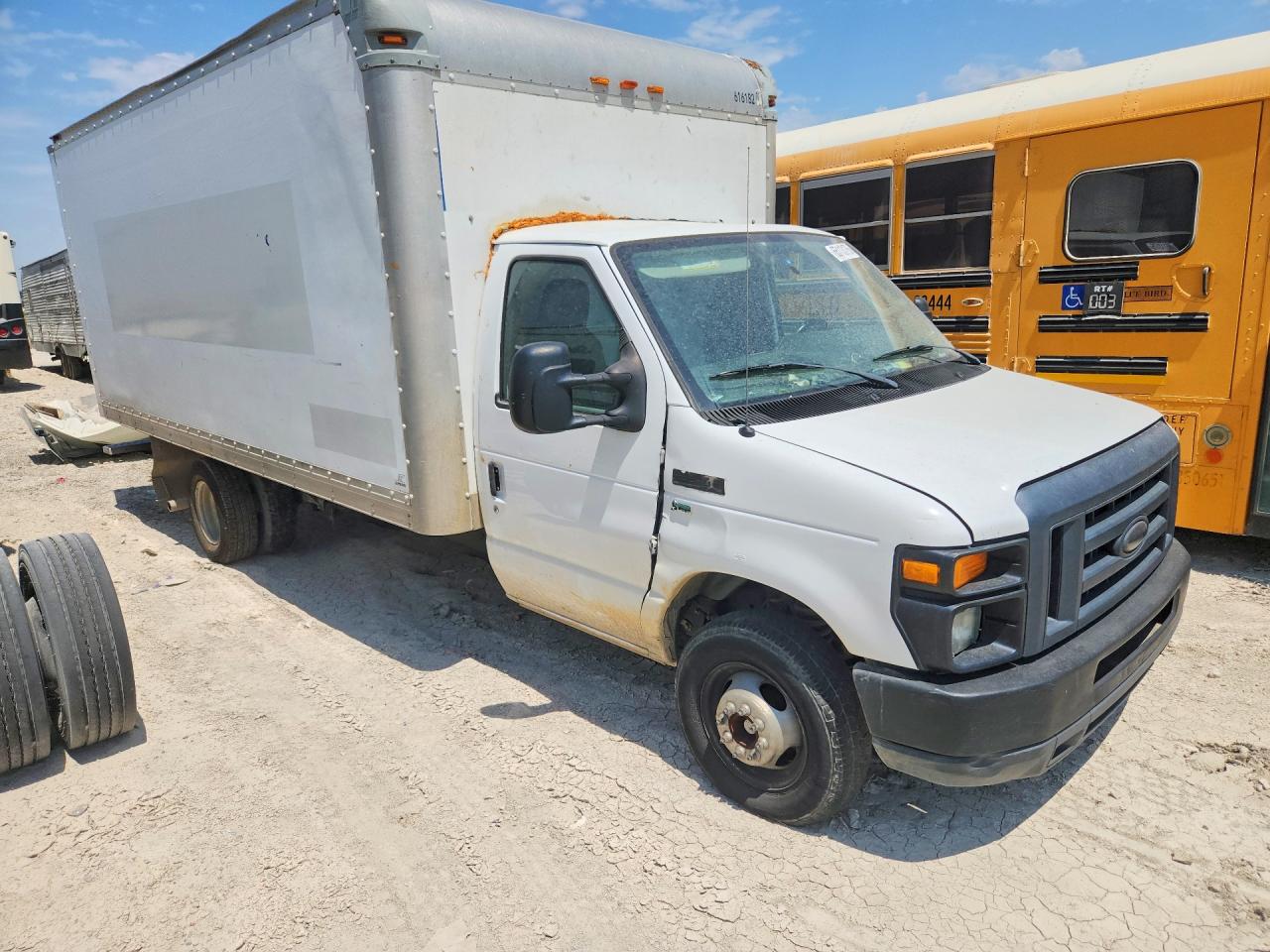 2016 FORD ECONOLINE E350 SUPER DUTY CUTAWAY VAN — снимка 4
