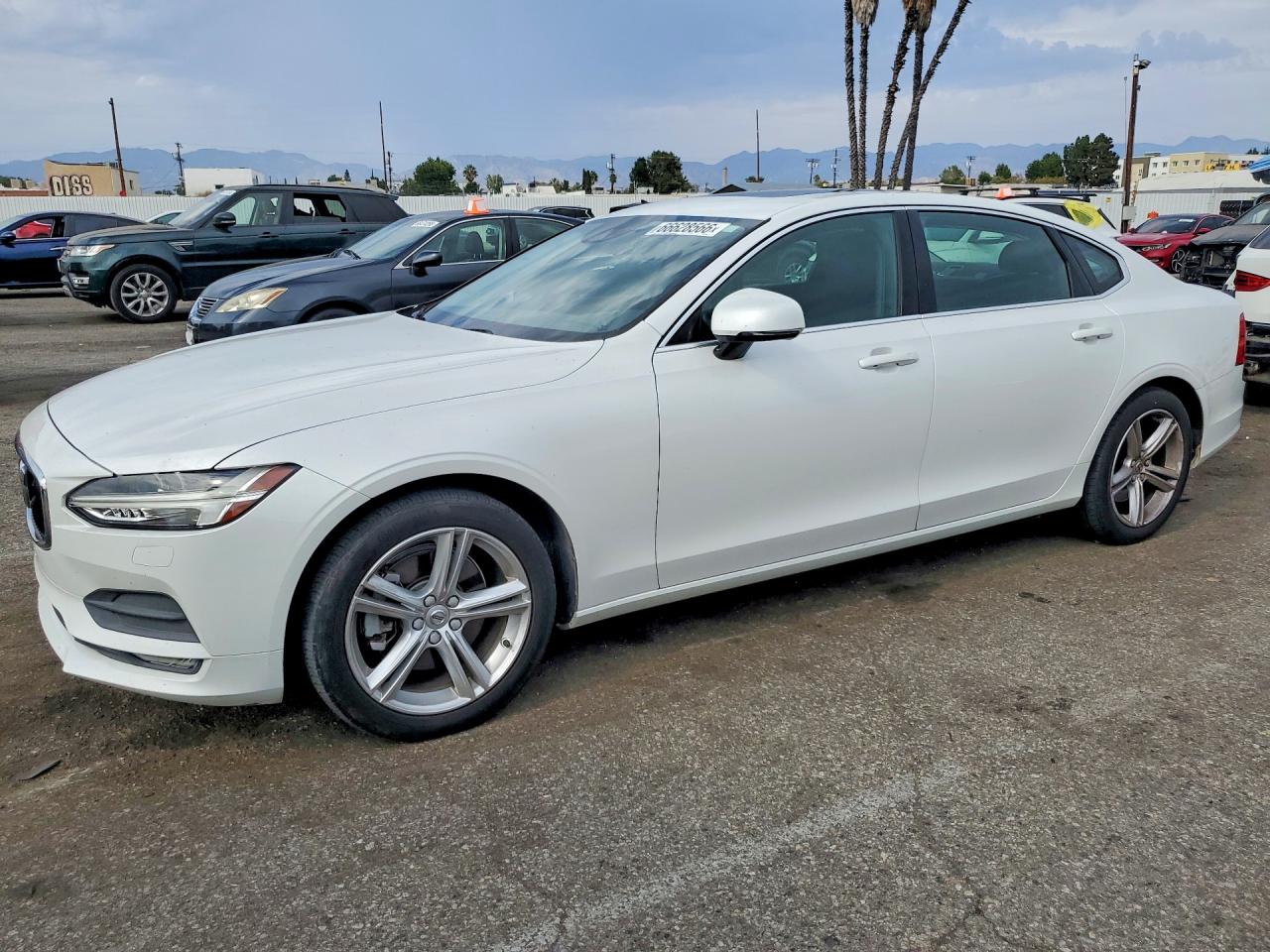 2018 VOLVO S90 T5 MOMENTUM