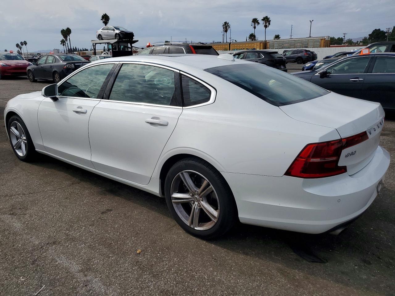 2018 VOLVO S90 T5 MOMENTUM — снимка 2