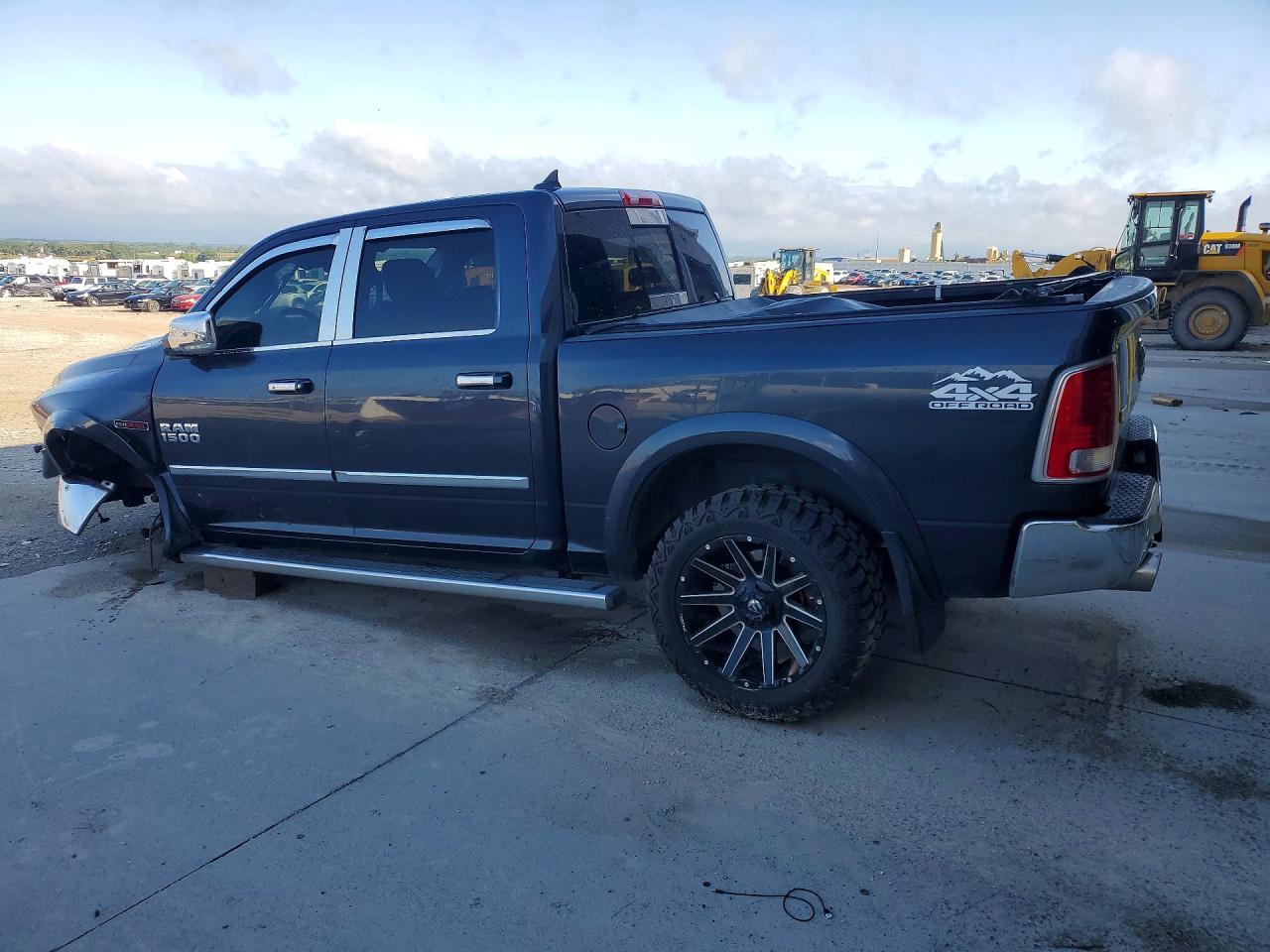 2015 RAM 1500 LARAMIE — снимка 2