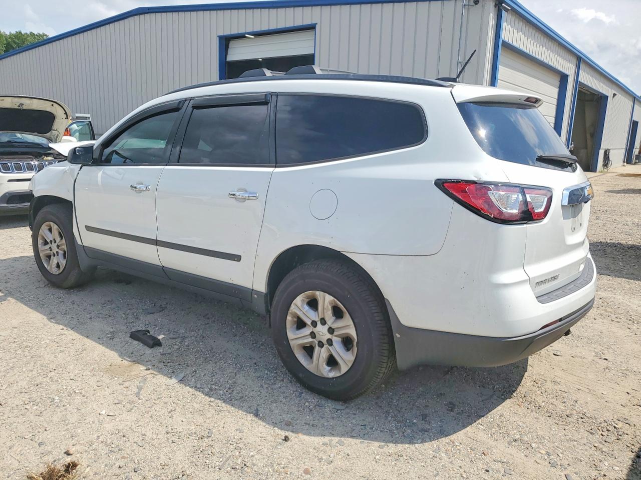 2017 CHEVROLET TRAVERSE LS — снимка 2