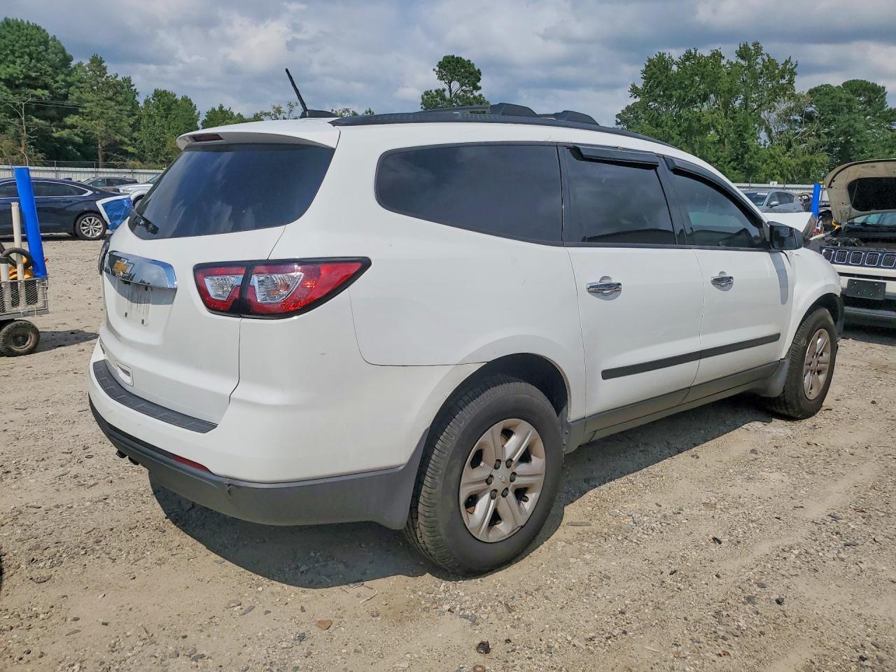 2017 CHEVROLET TRAVERSE LS — снимка 3