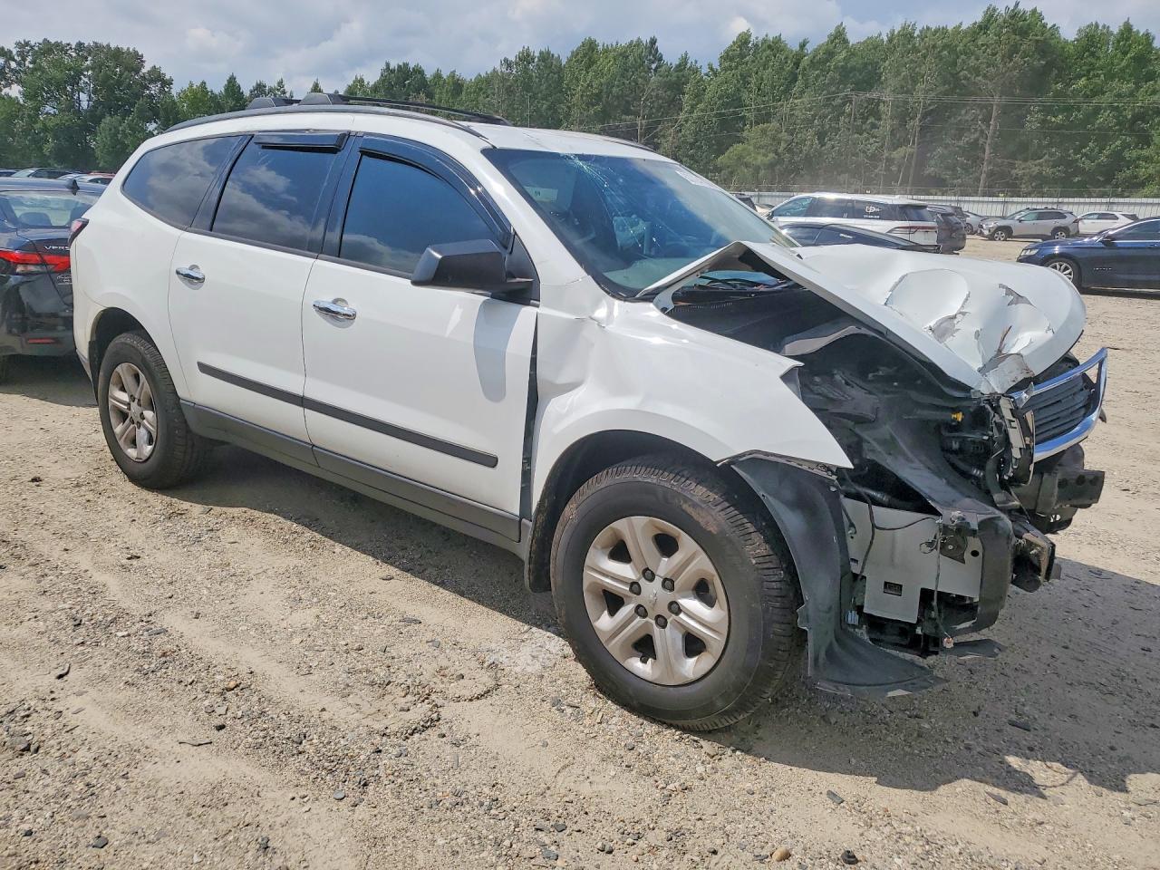 2017 CHEVROLET TRAVERSE LS — снимка 4