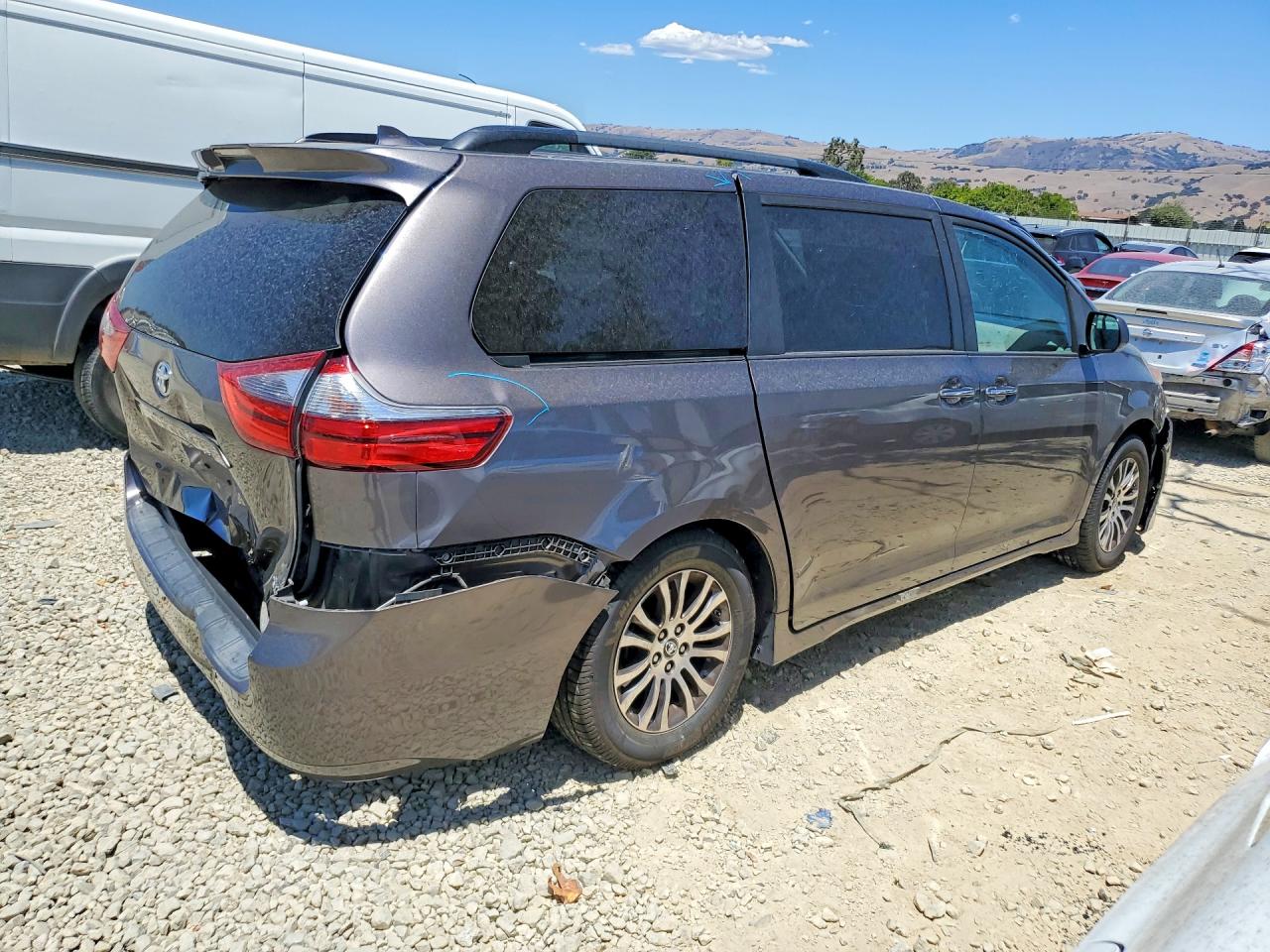 2020 TOYOTA SIENNA XLE 8-PASSENGER — снимка 3