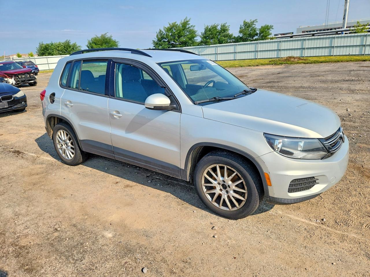 2015 VOLKSWAGEN TIGUAN S — снимка 4