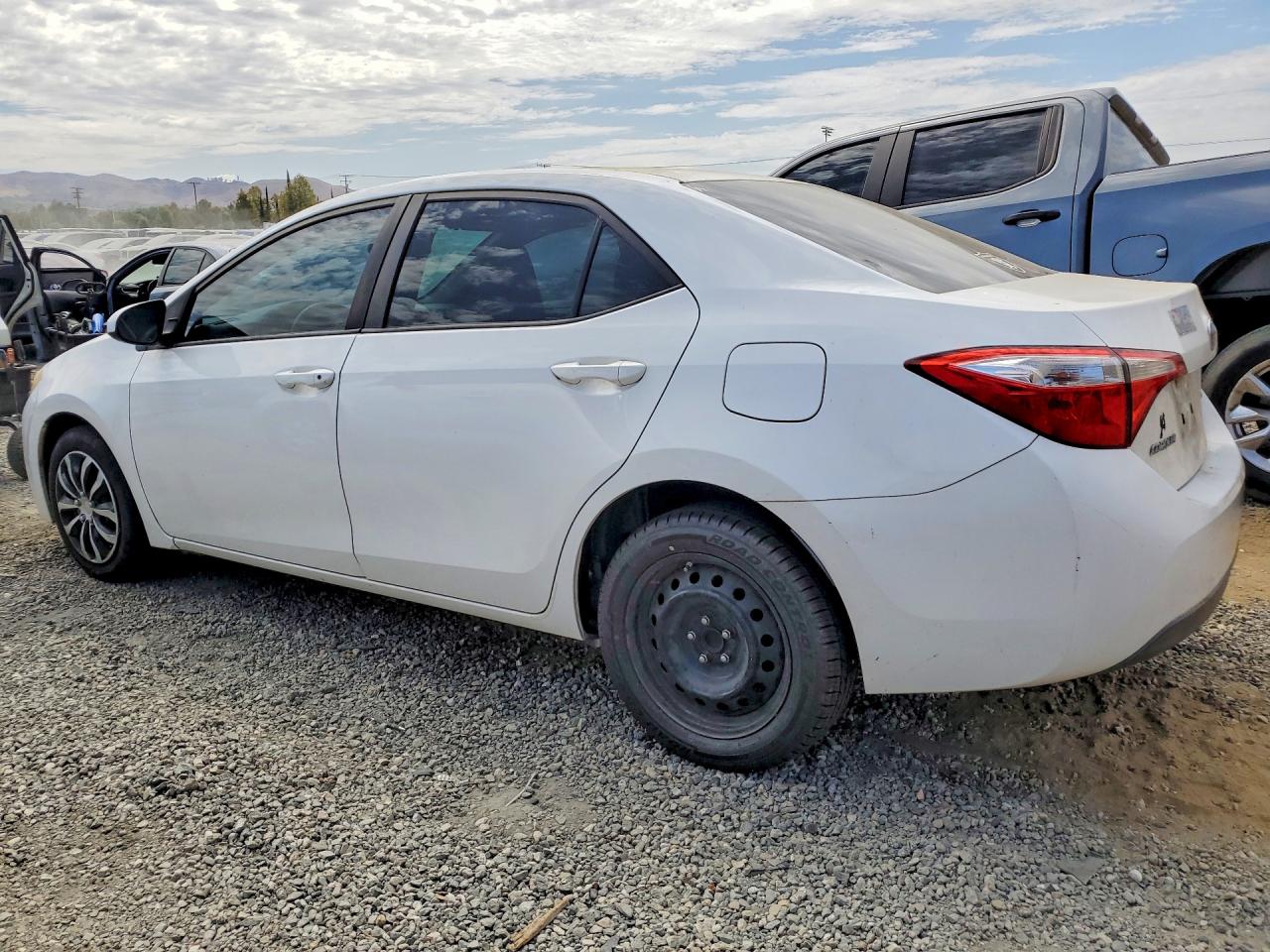 2015 TOYOTA COROLLA LE — снимка 2