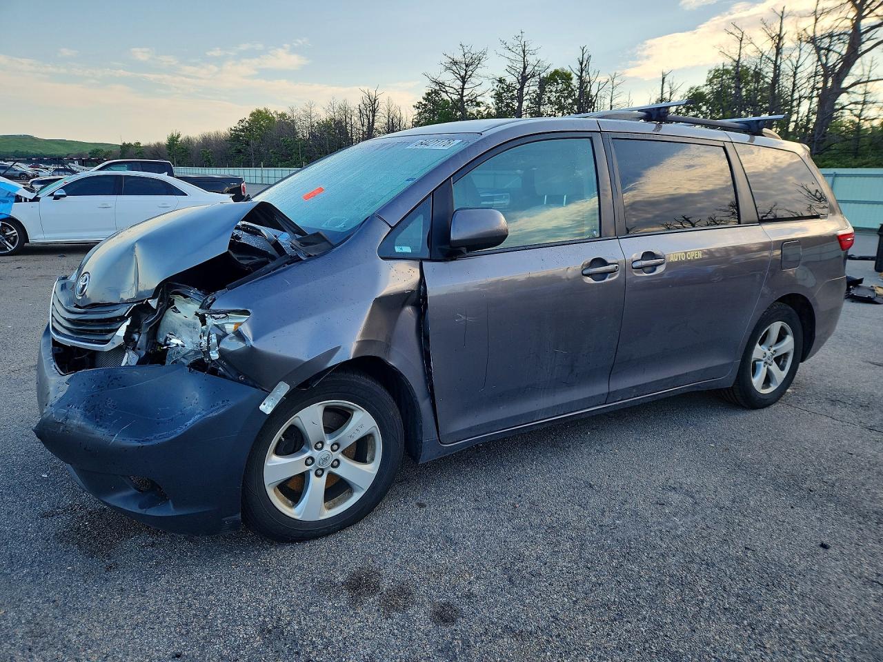 2017 TOYOTA SIENNA LE