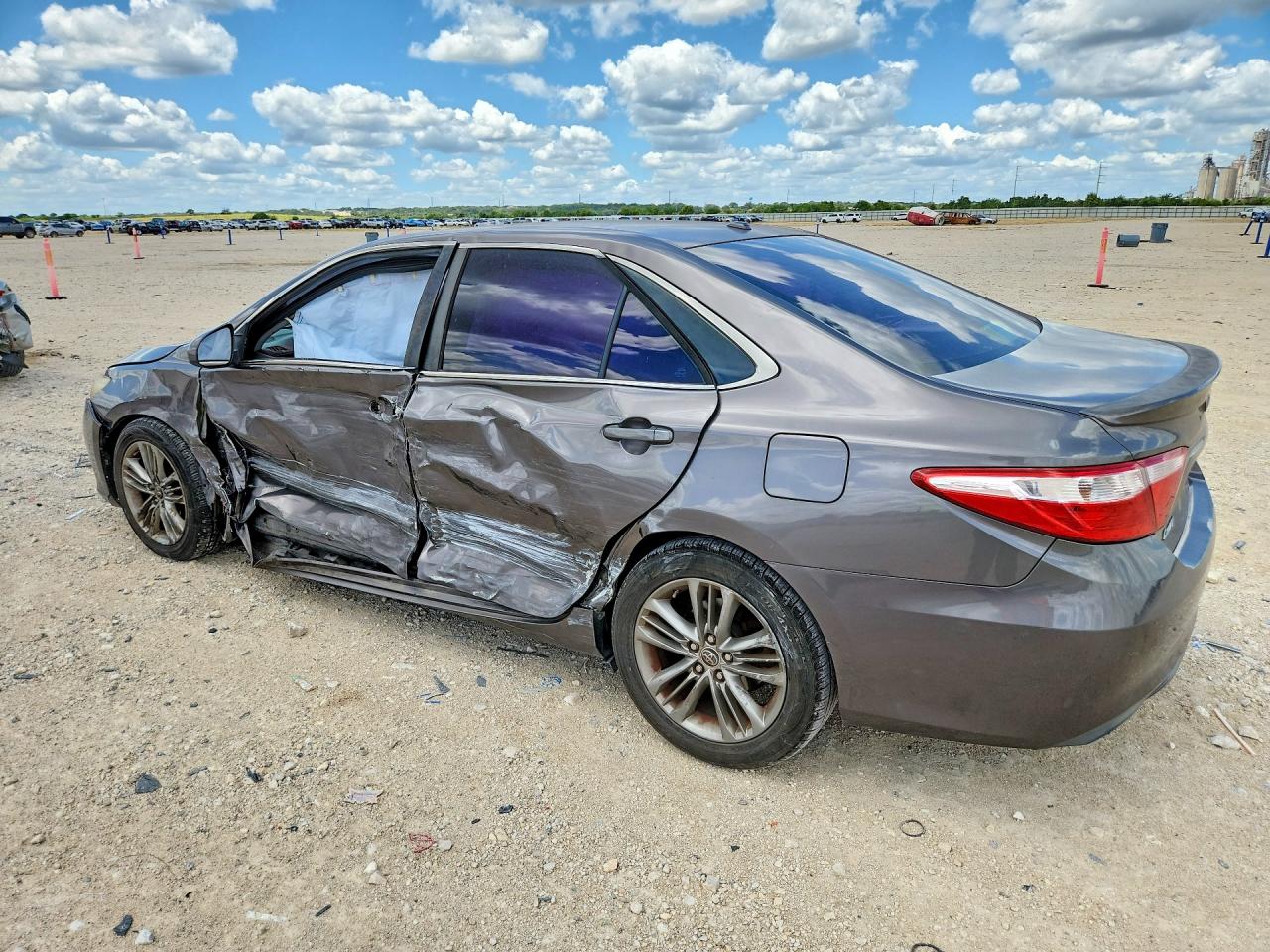 2015 TOYOTA CAMRY SE — снимка 2