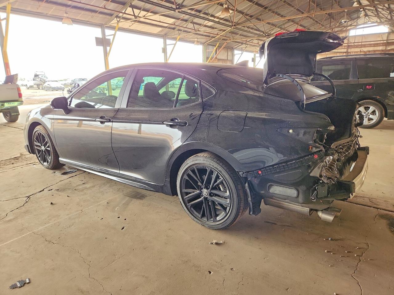 2025 TOYOTA CAMRY SE — снимка 2