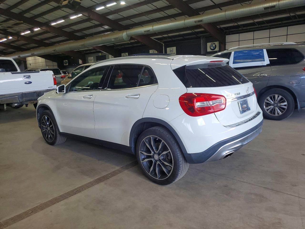 2017 MERCEDES-BENZ GLA 250 — снимка 2