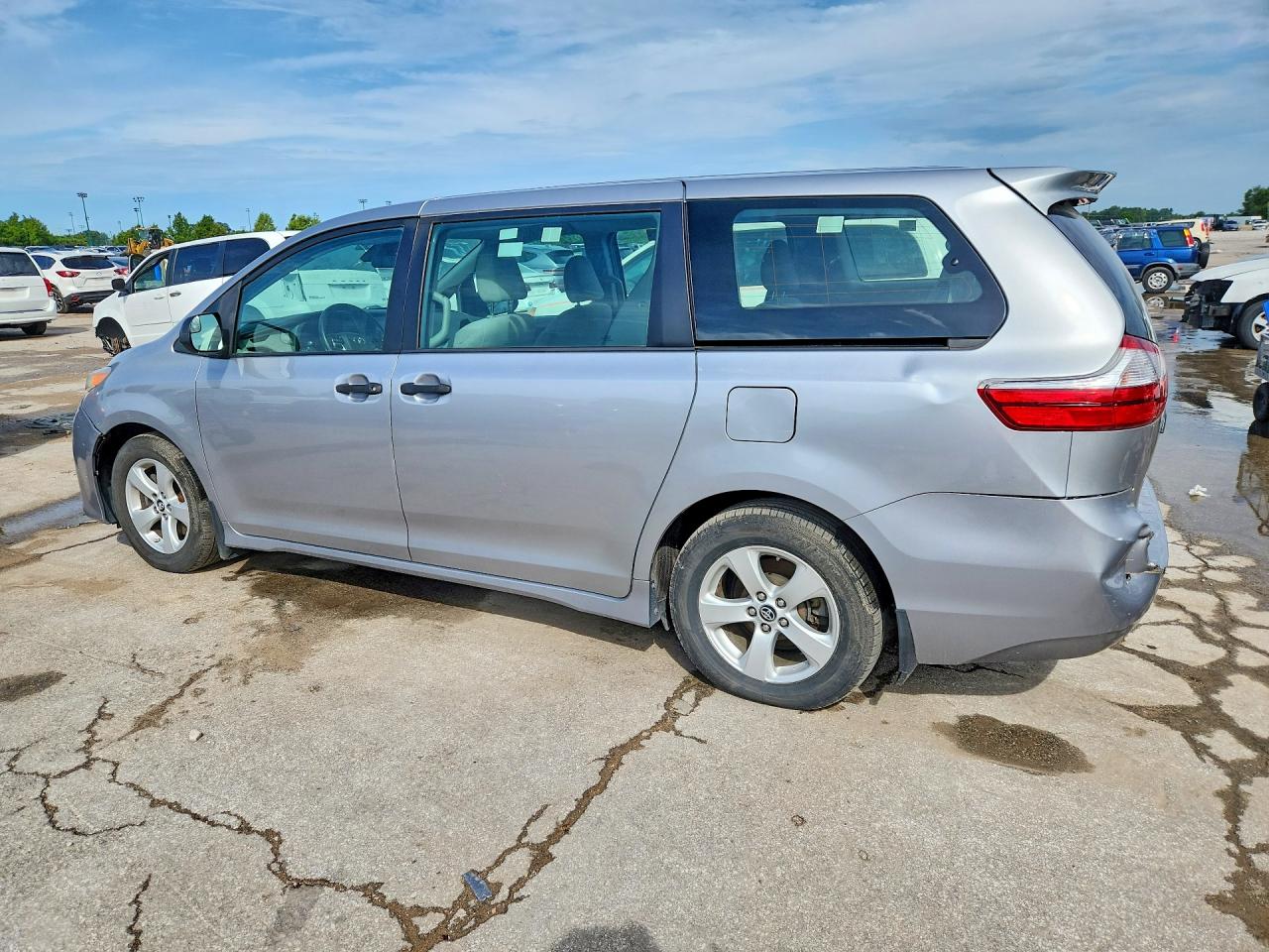 2018 TOYOTA SIENNA L — снимка 2