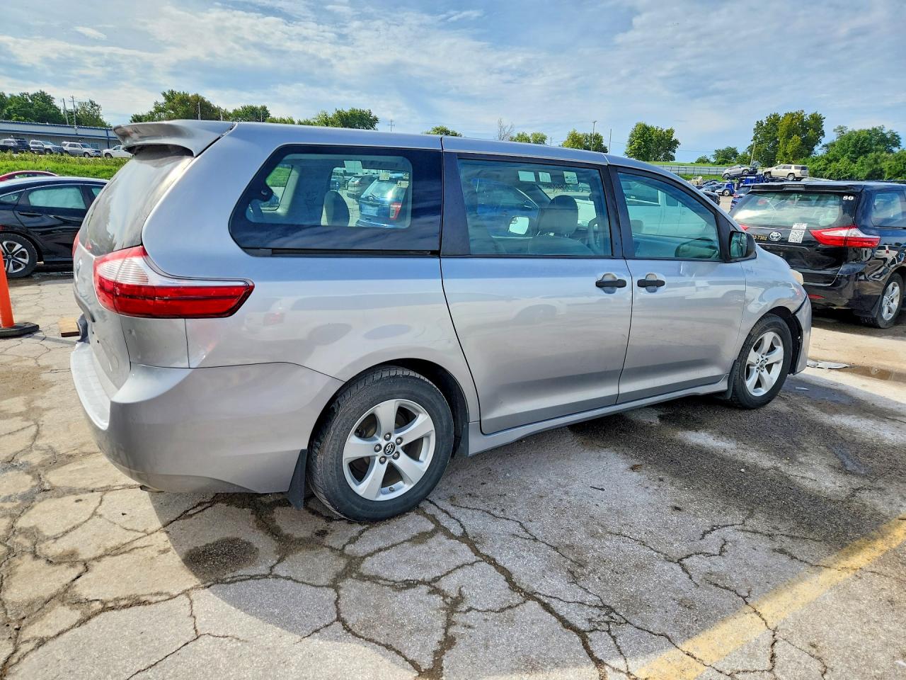 2018 TOYOTA SIENNA L — снимка 3