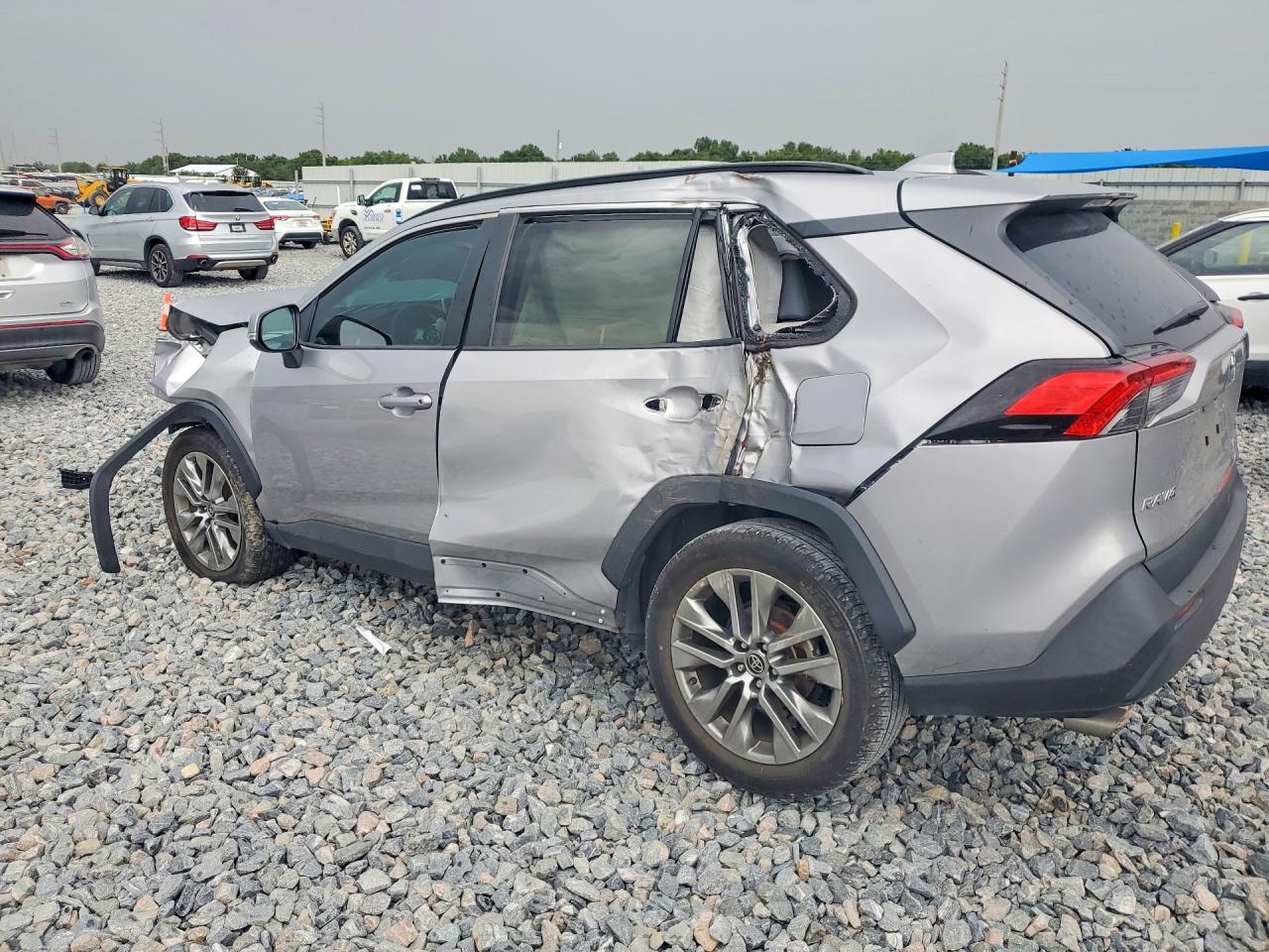 2023 TOYOTA RAV4 XLE PREMIUM — снимка 2
