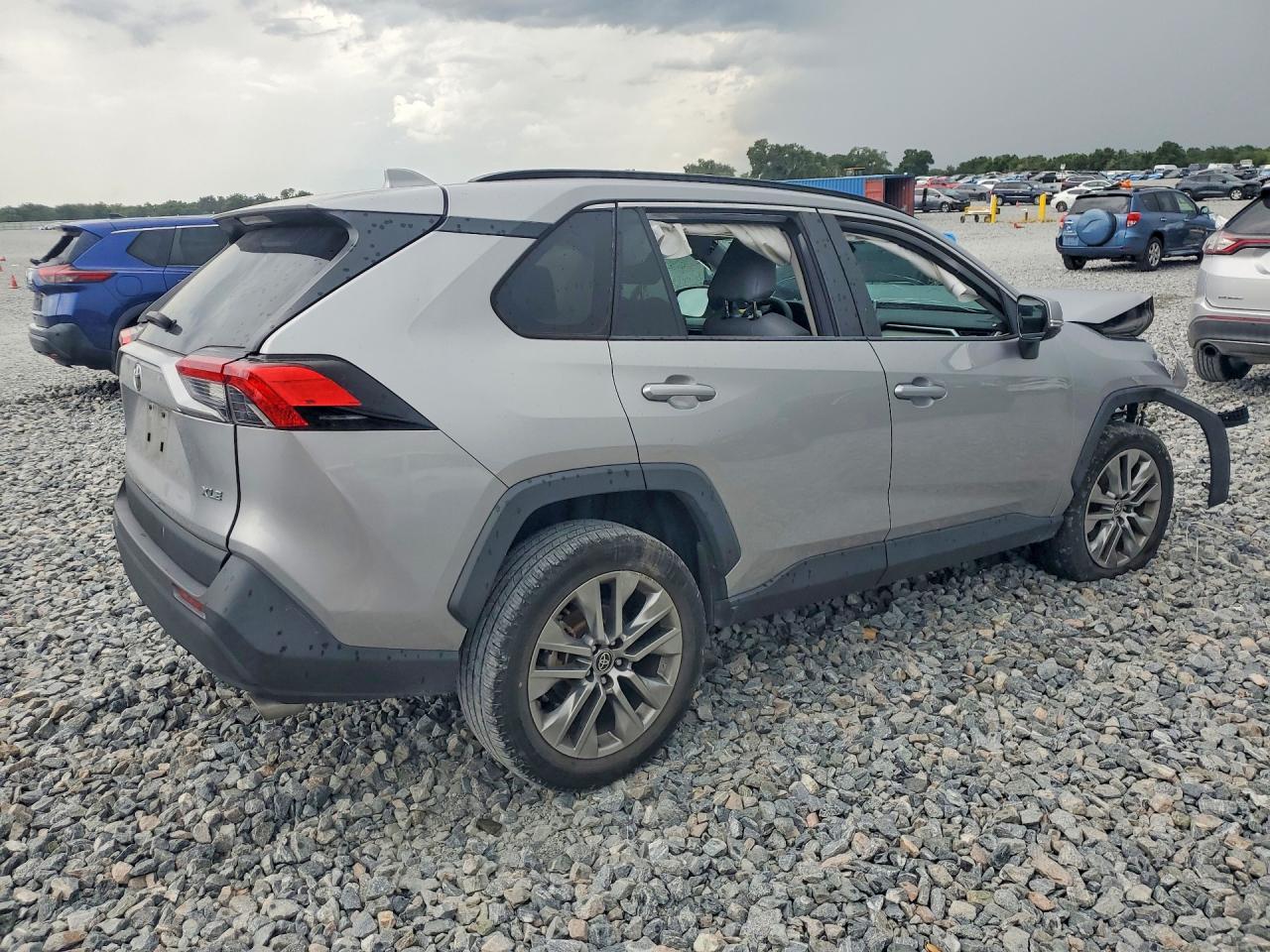 2023 TOYOTA RAV4 XLE PREMIUM — снимка 3