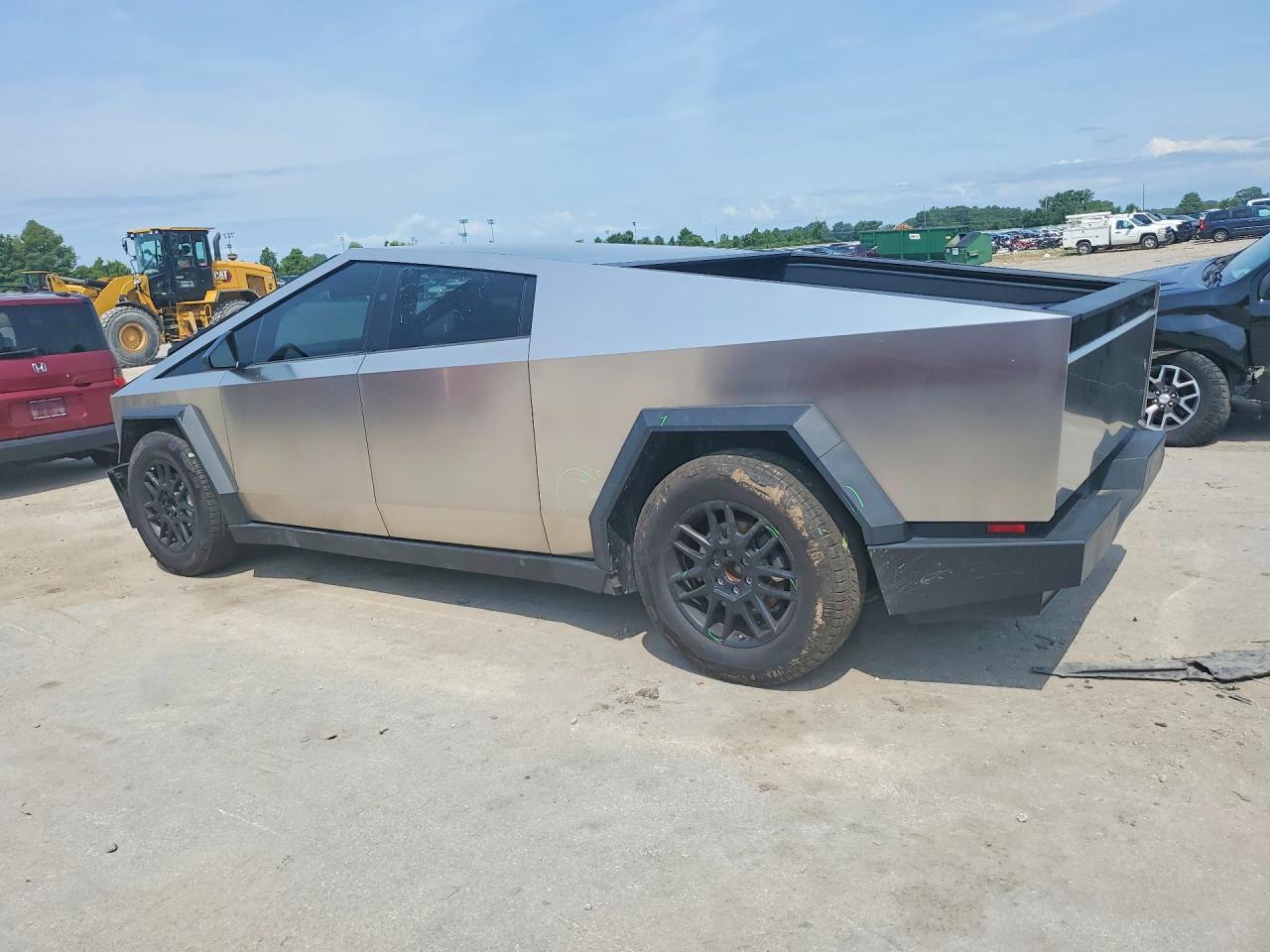 2025 TESLA CYBERTRUCK — снимка 2