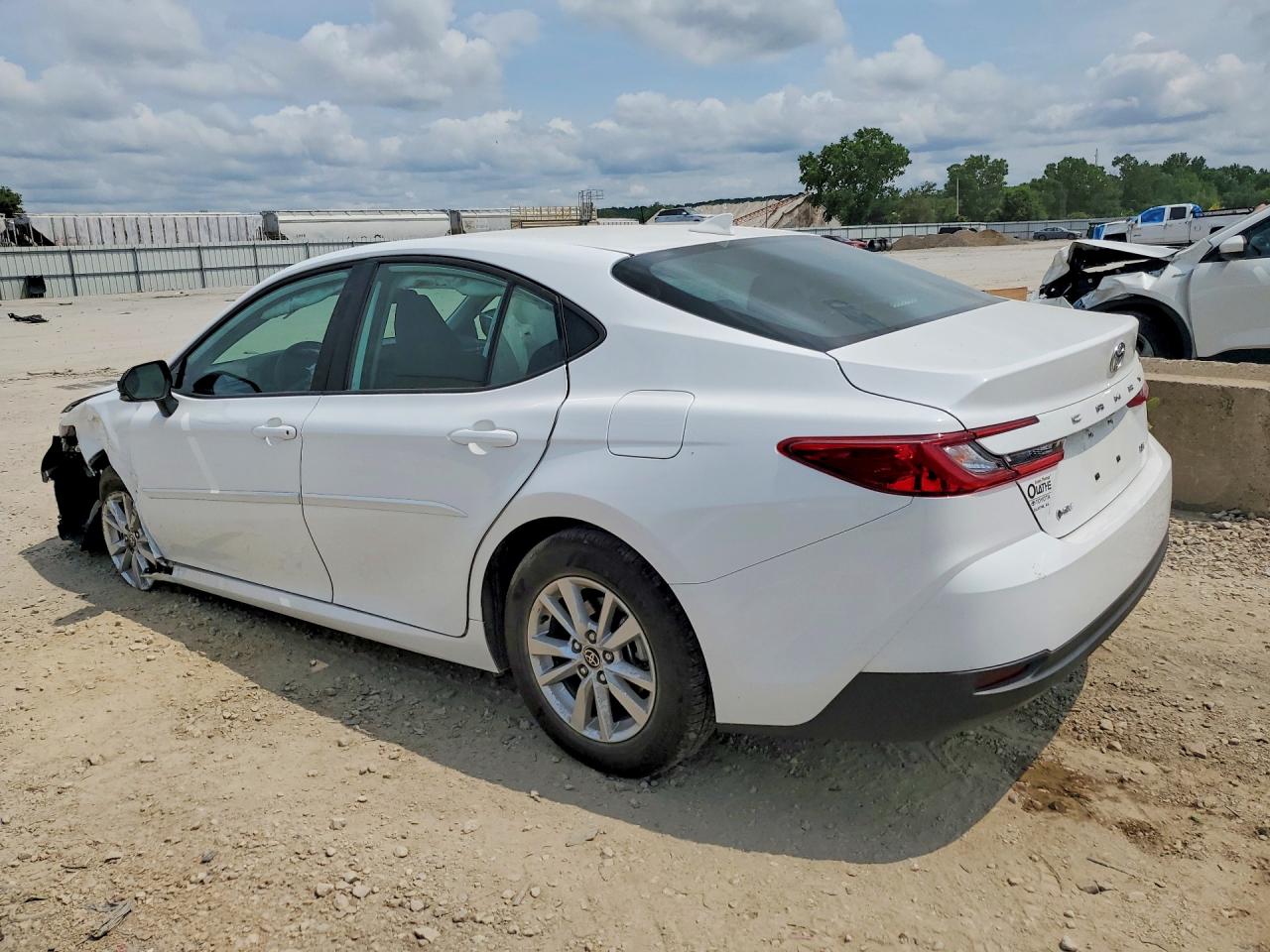 2025 TOYOTA CAMRY LE — снимка 2