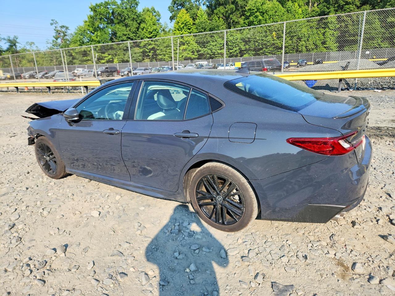 2025 TOYOTA CAMRY SE — снимка 2