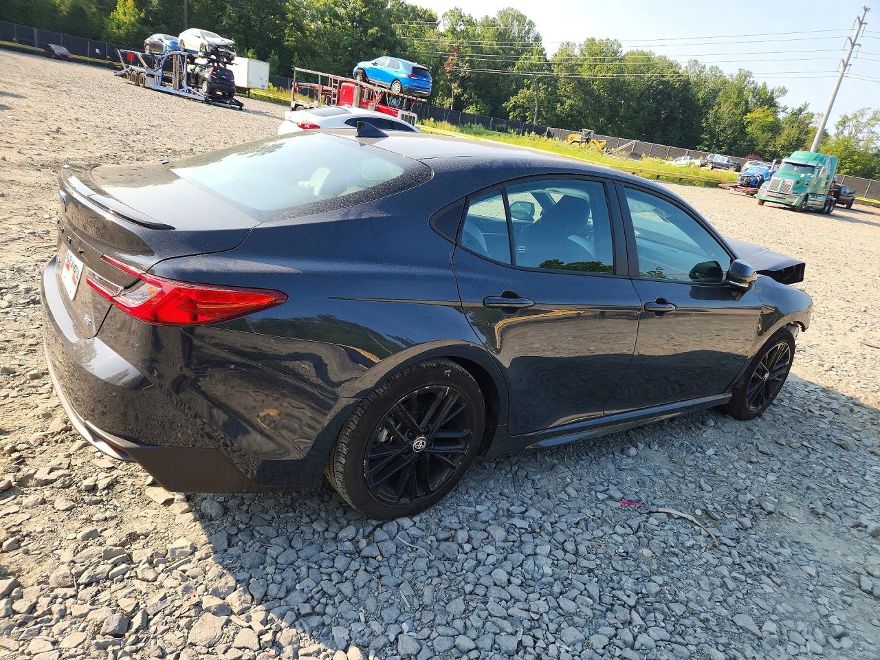 2025 TOYOTA CAMRY SE — снимка 3