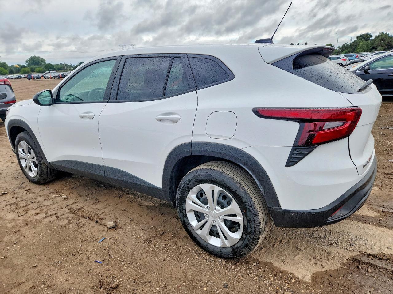 2026 CHEVROLET TRAX LS — снимка 2