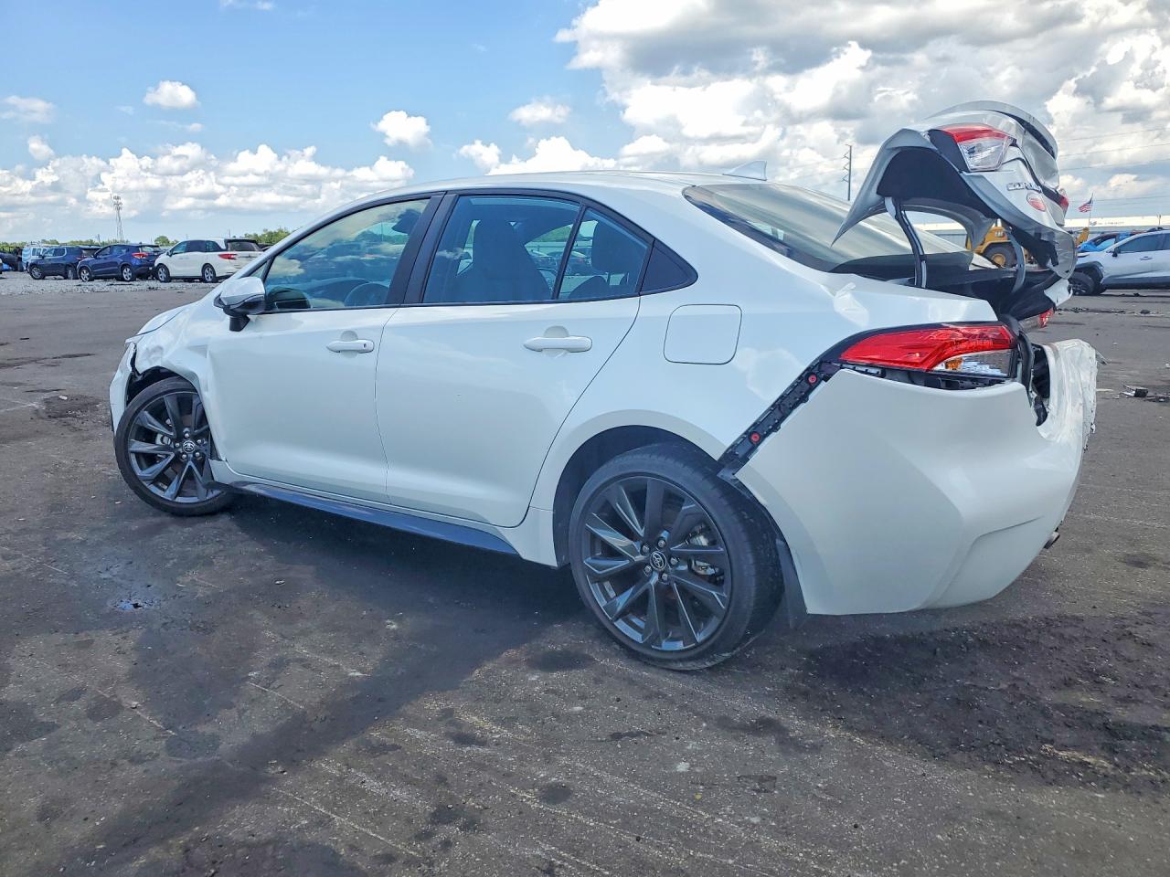 2026 TOYOTA COROLLA SE — снимка 2
