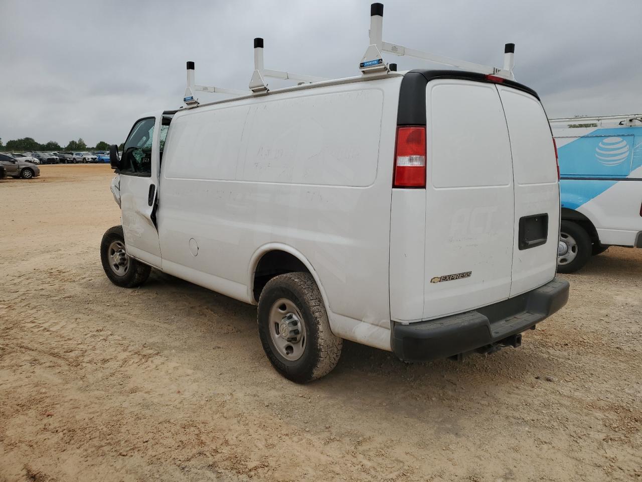 2020 CHEVROLET EXPRESS G3500 — снимка 2