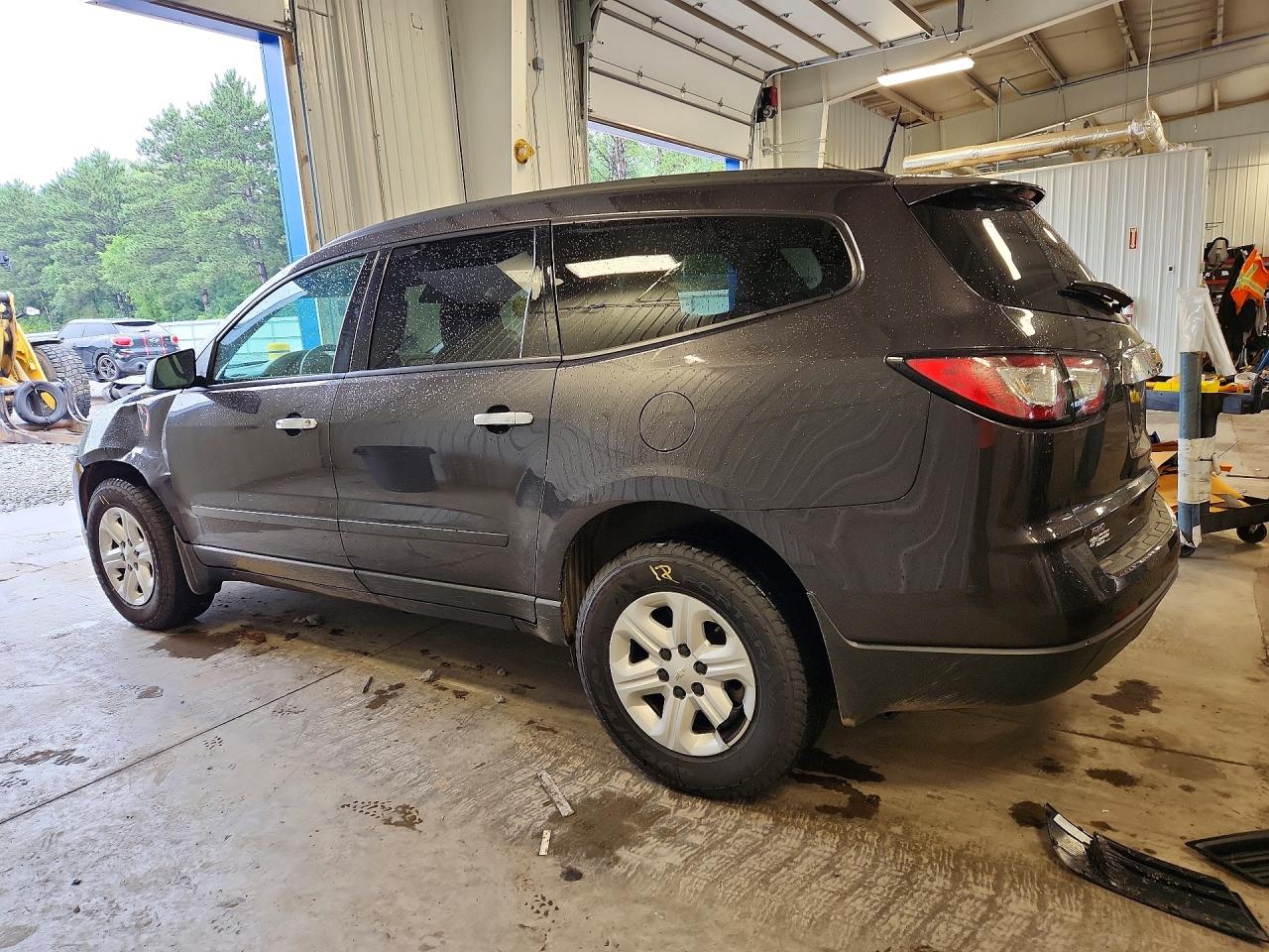 2016 CHEVROLET TRAVERSE LS — снимка 2