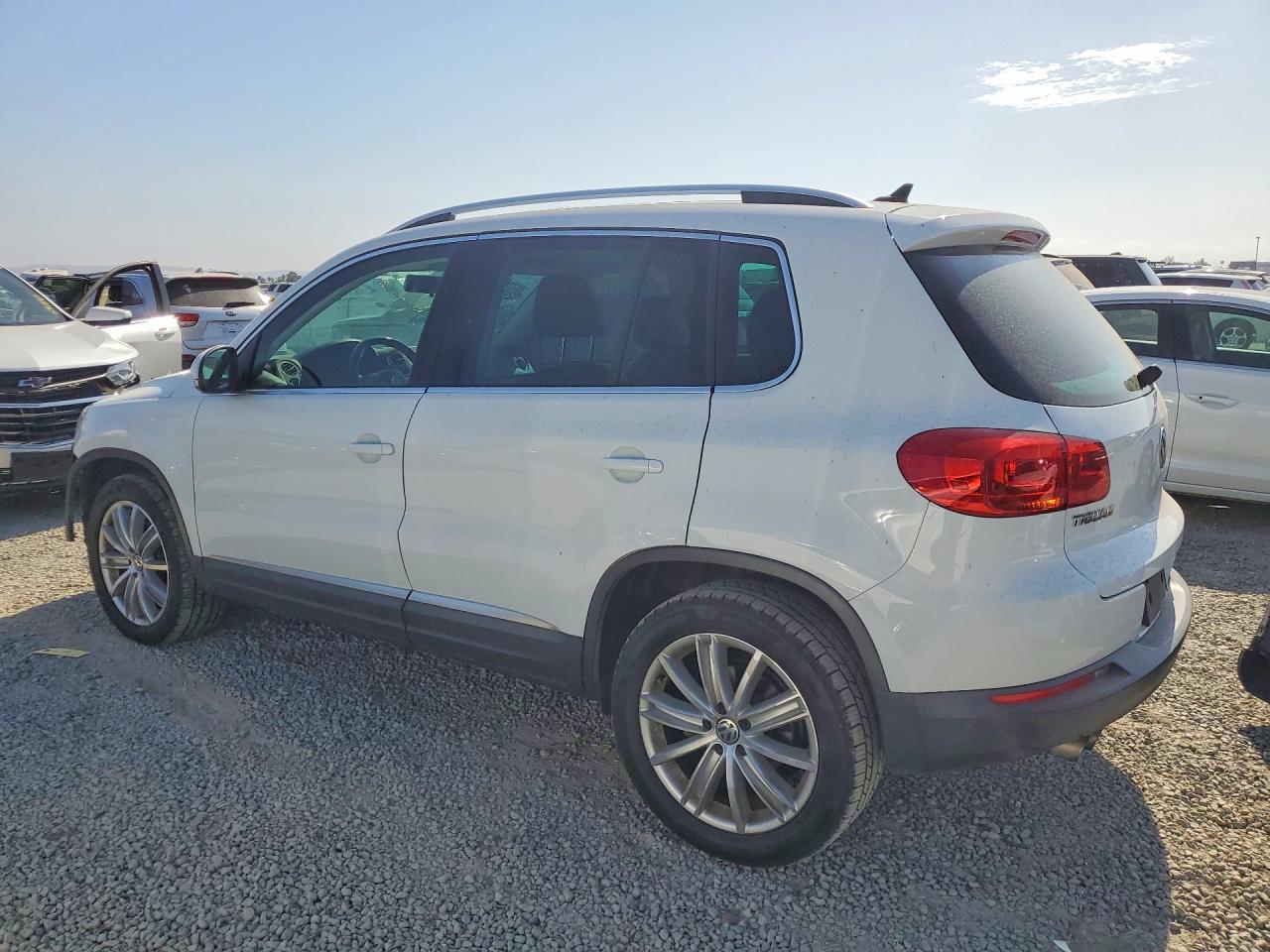 2015 VOLKSWAGEN TIGUAN S — снимка 2