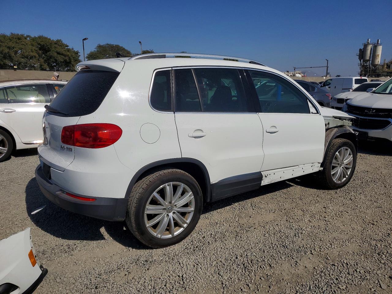 2015 VOLKSWAGEN TIGUAN S — снимка 3