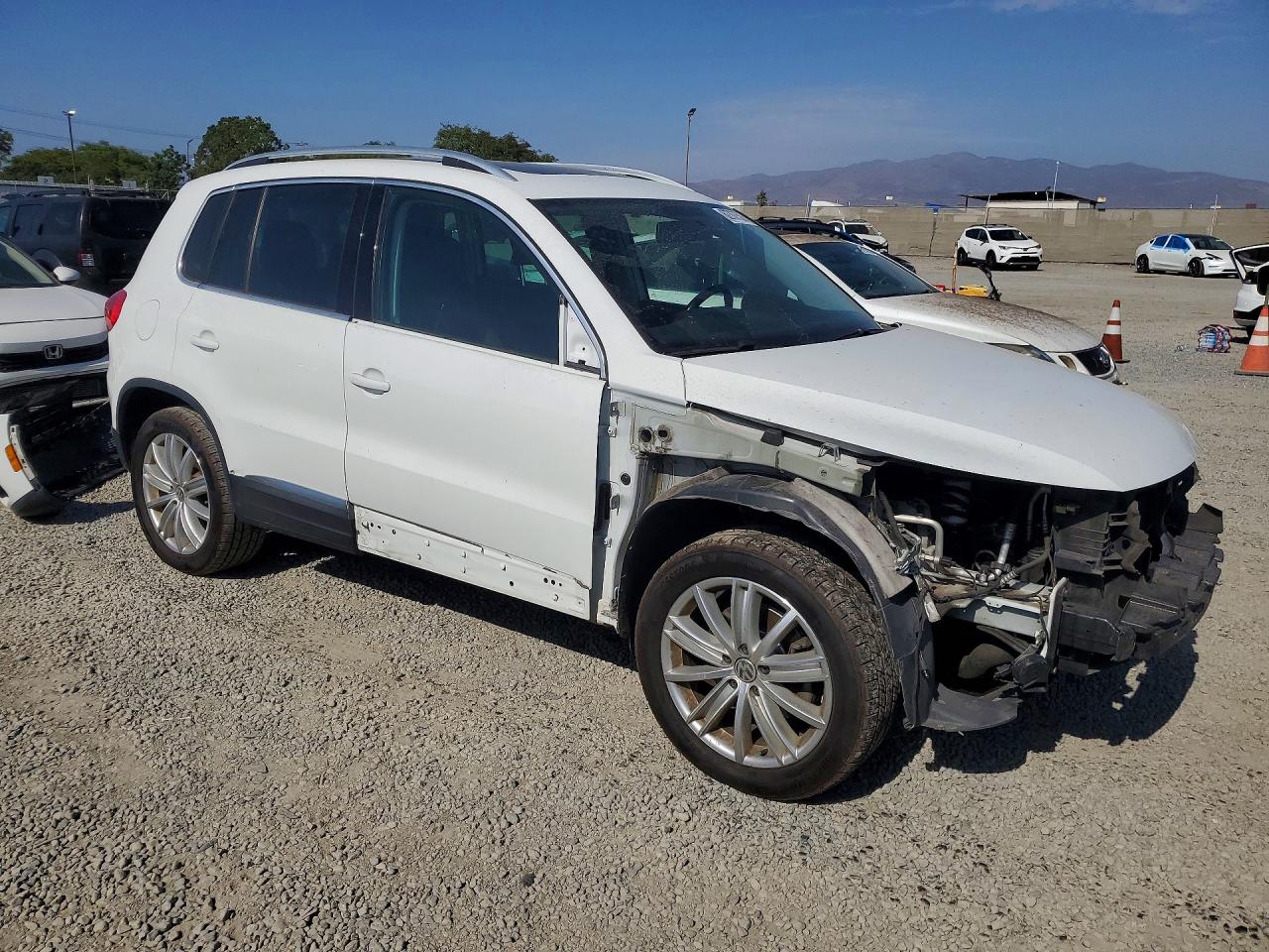2015 VOLKSWAGEN TIGUAN S — снимка 4