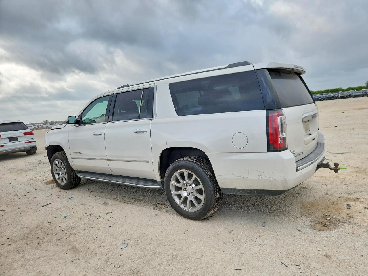 2017 GMC YUKON XL DENALI — снимка 2