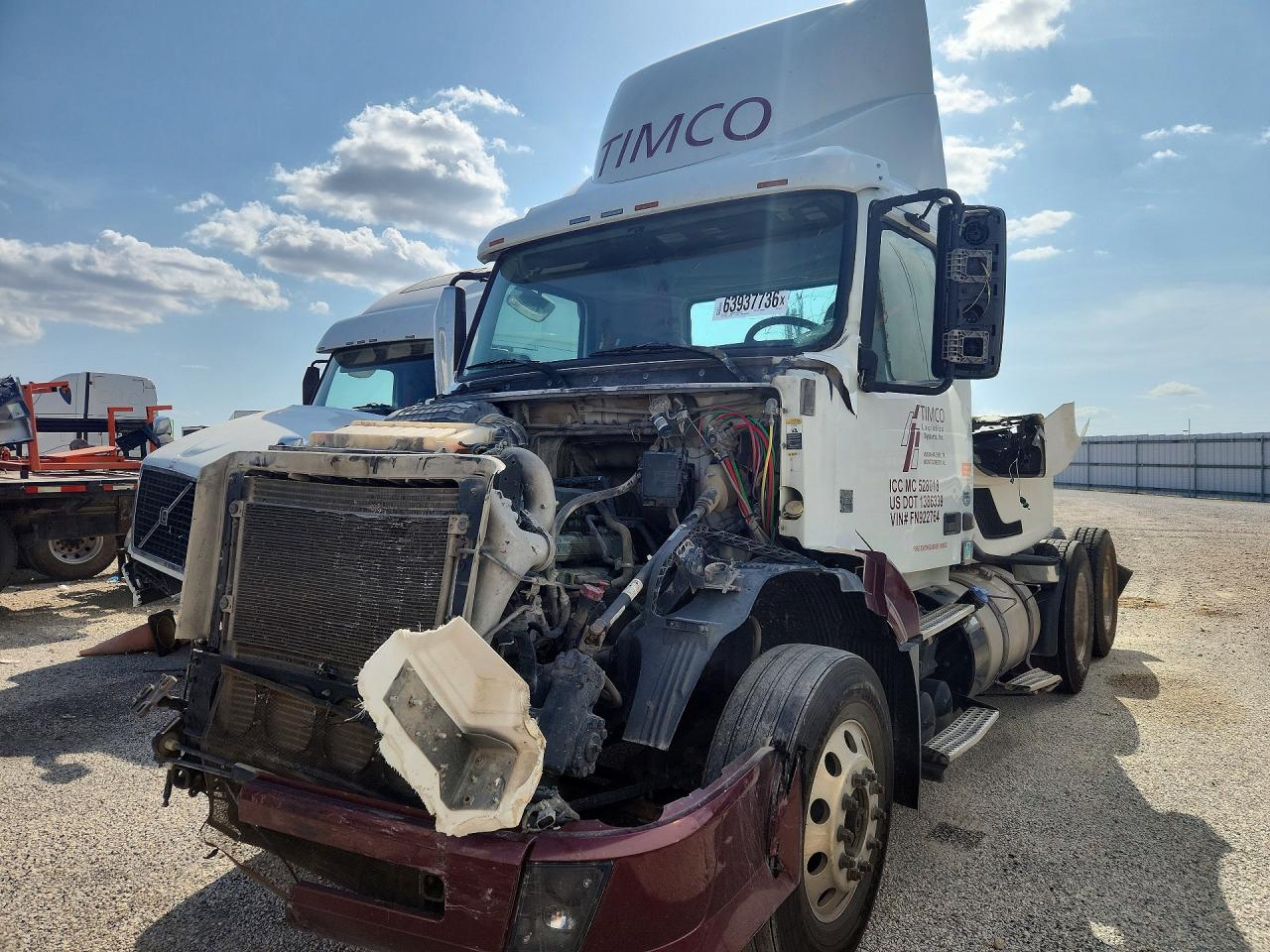 2015 VOLVO TRACTOR
