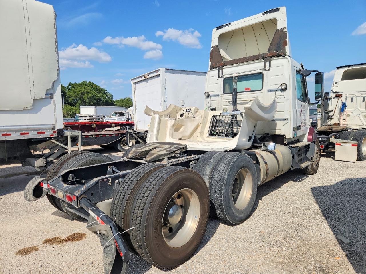 2015 VOLVO TRACTOR — снимка 3