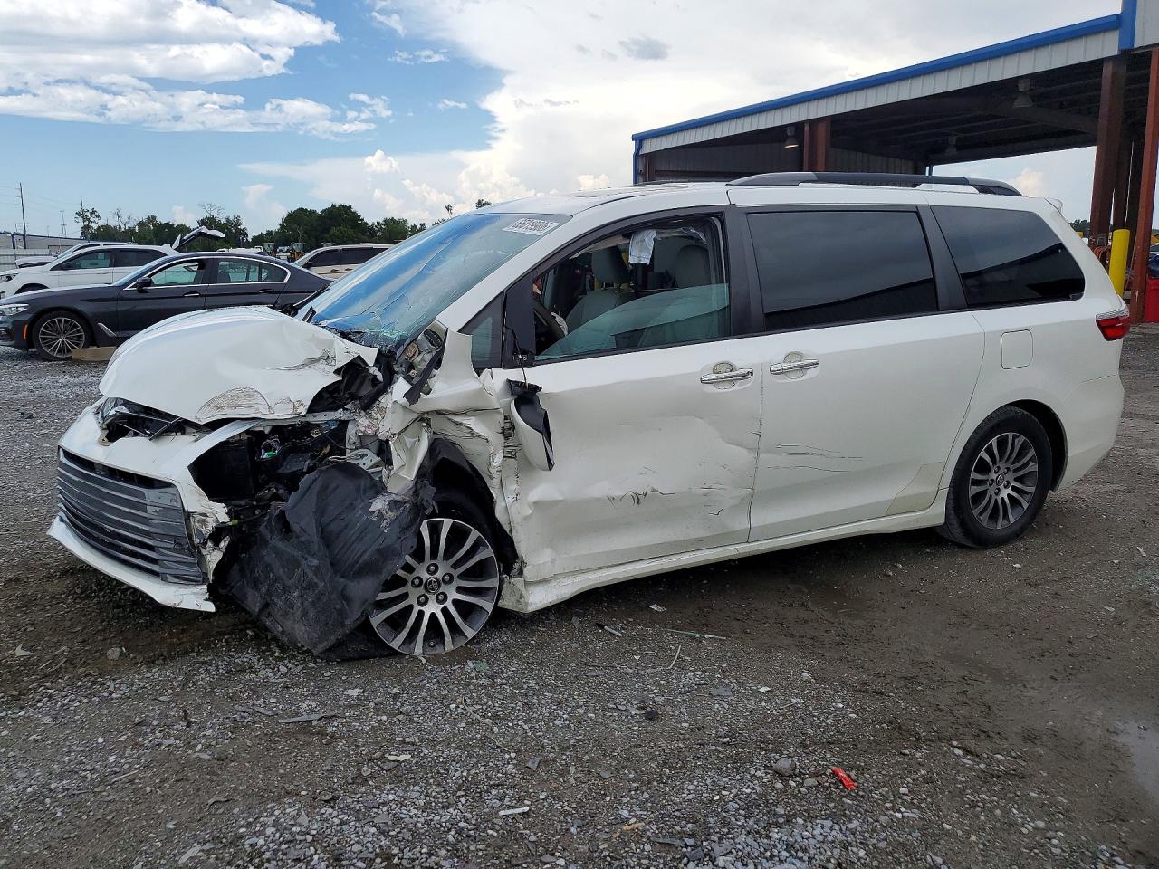 2018 TOYOTA SIENNA XLE 8-PASSENGER