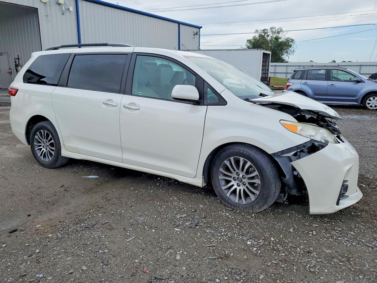 2018 TOYOTA SIENNA XLE 8-PASSENGER — снимка 4