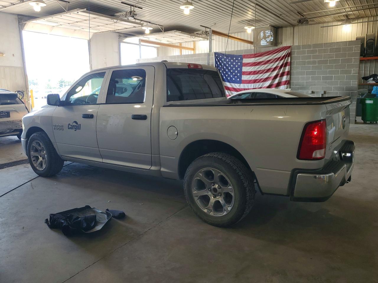 2017 RAM 1500 ST — снимка 2