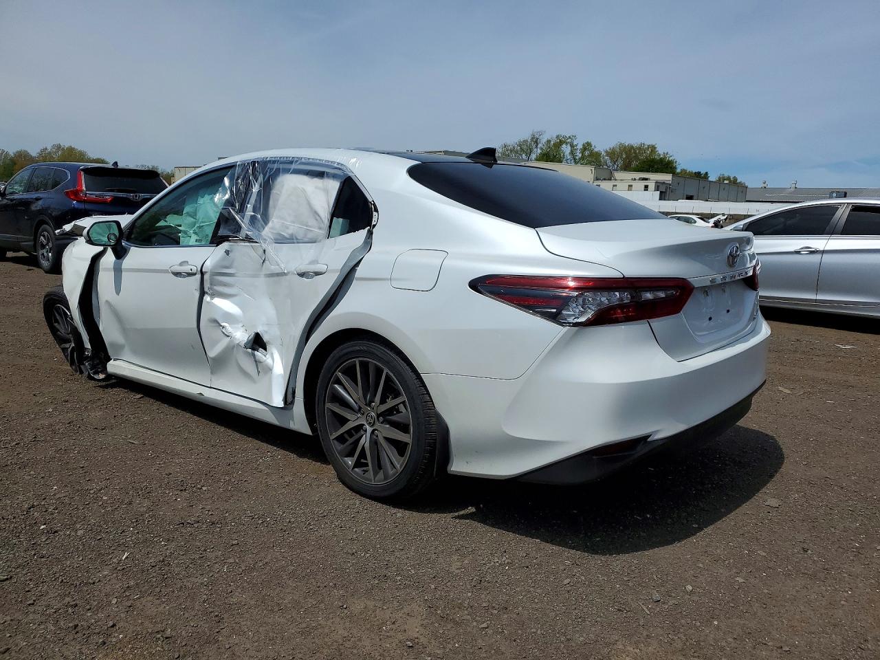 2021 TOYOTA CAMRY XLE — снимка 2