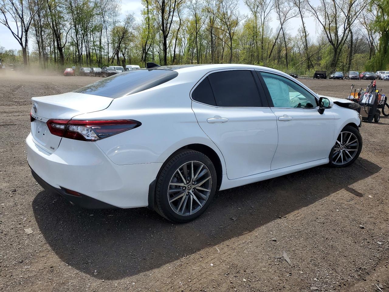 2021 TOYOTA CAMRY XLE — снимка 3