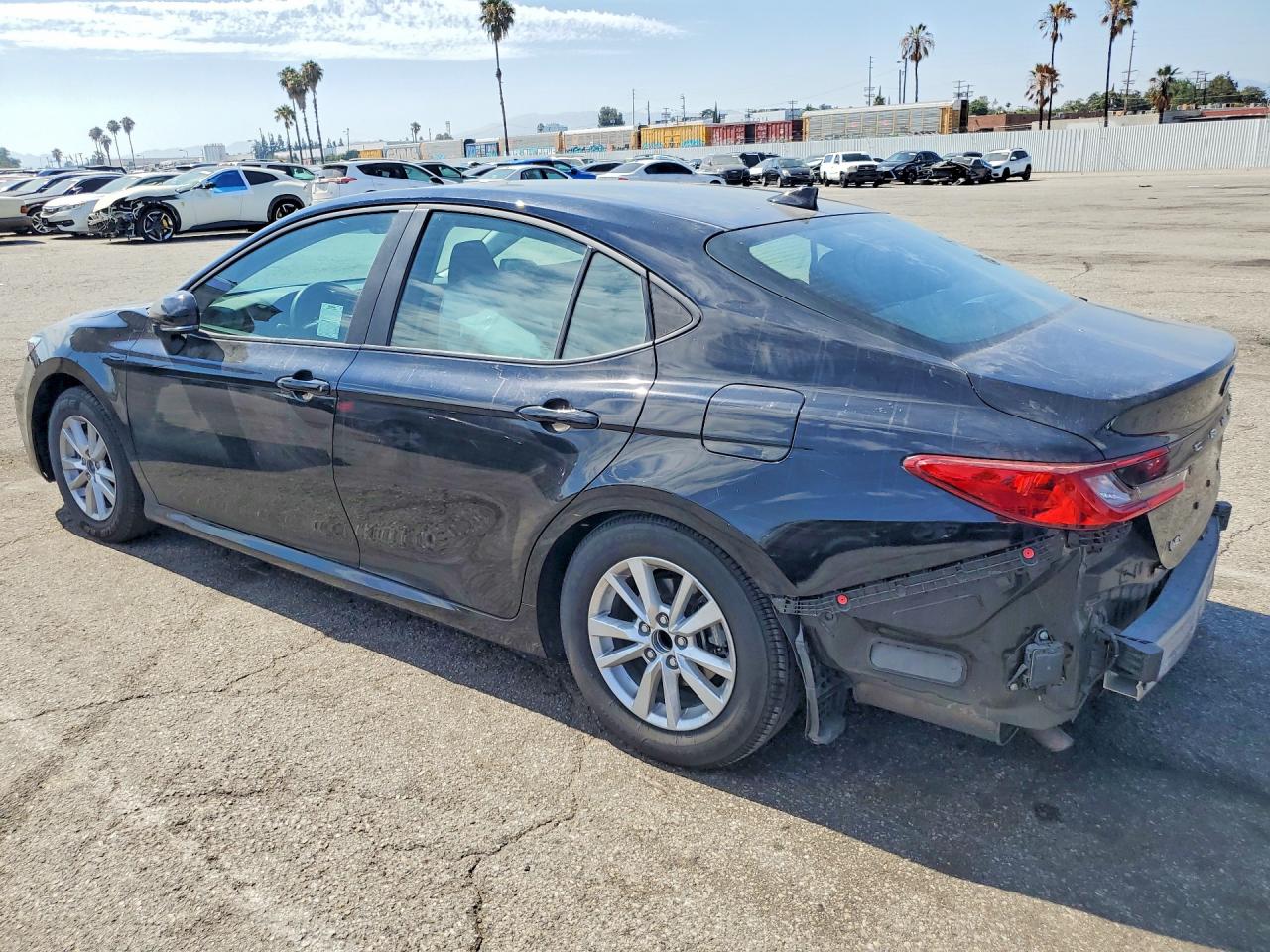 2025 TOYOTA CAMRY LE — снимка 2