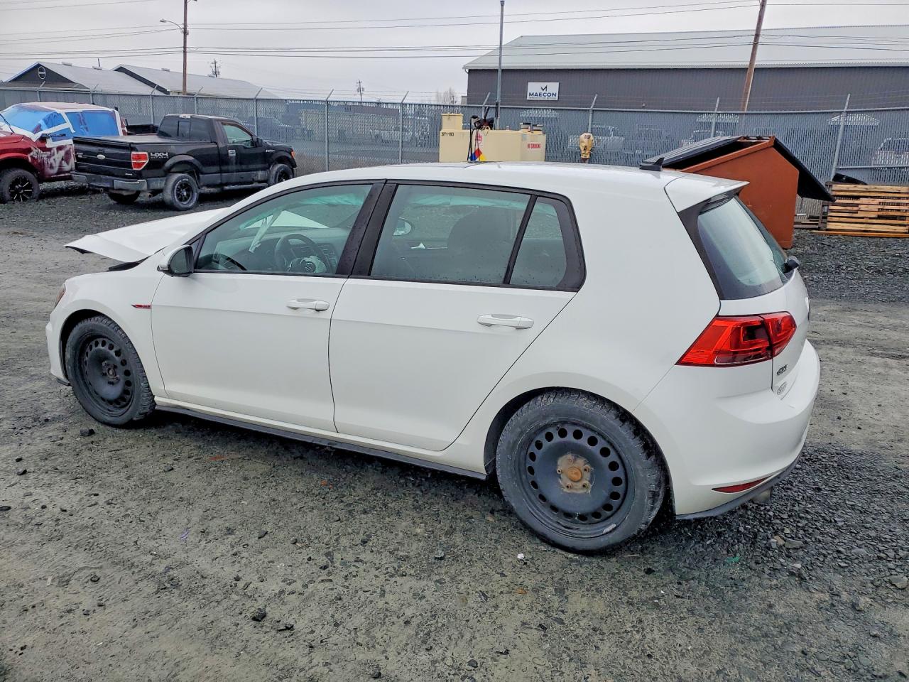 2015 VOLKSWAGEN GTI 2.0T 4DR HATCHBA — снимка 2