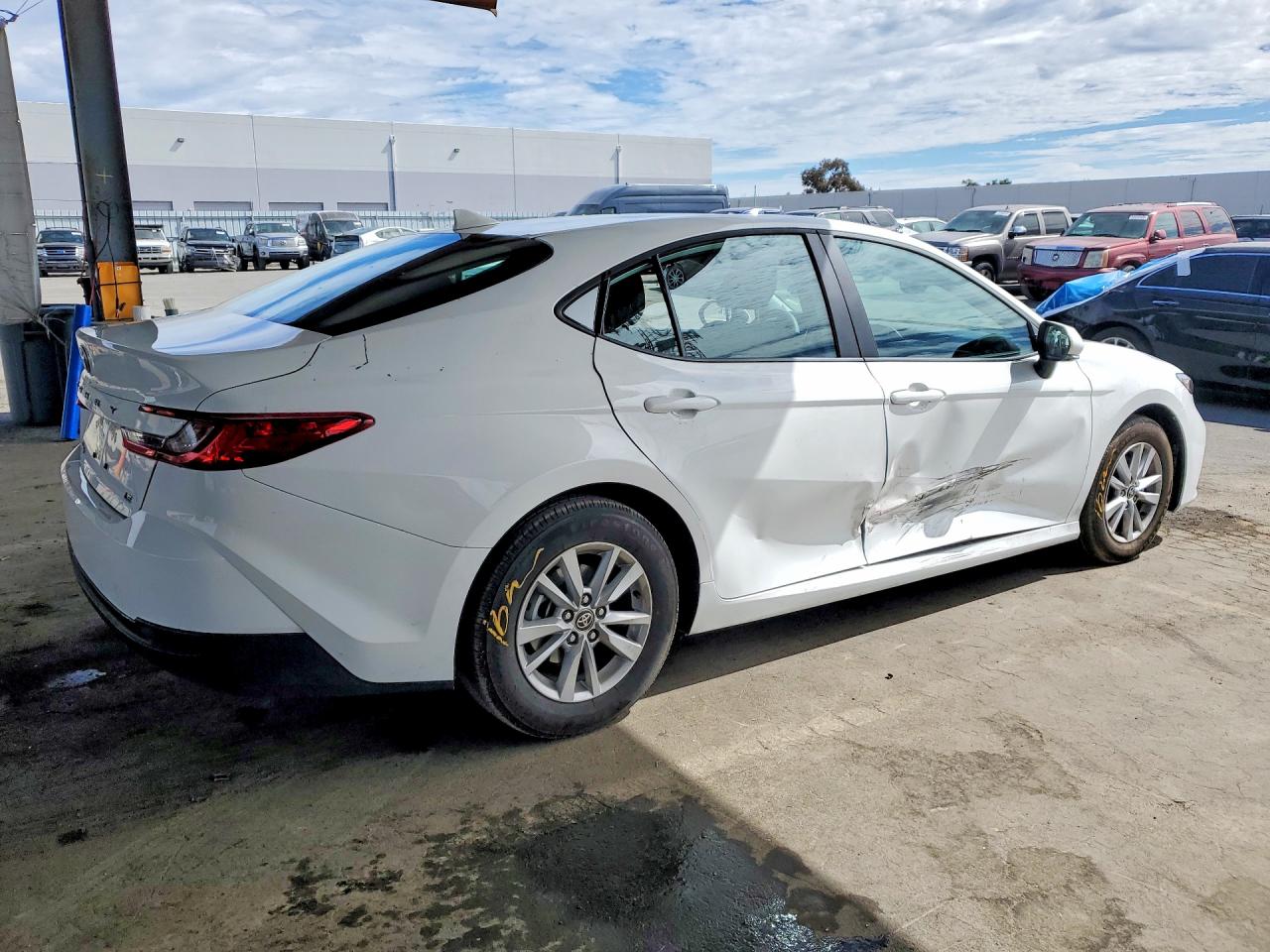 2026 TOYOTA CAMRY LE — снимка 3