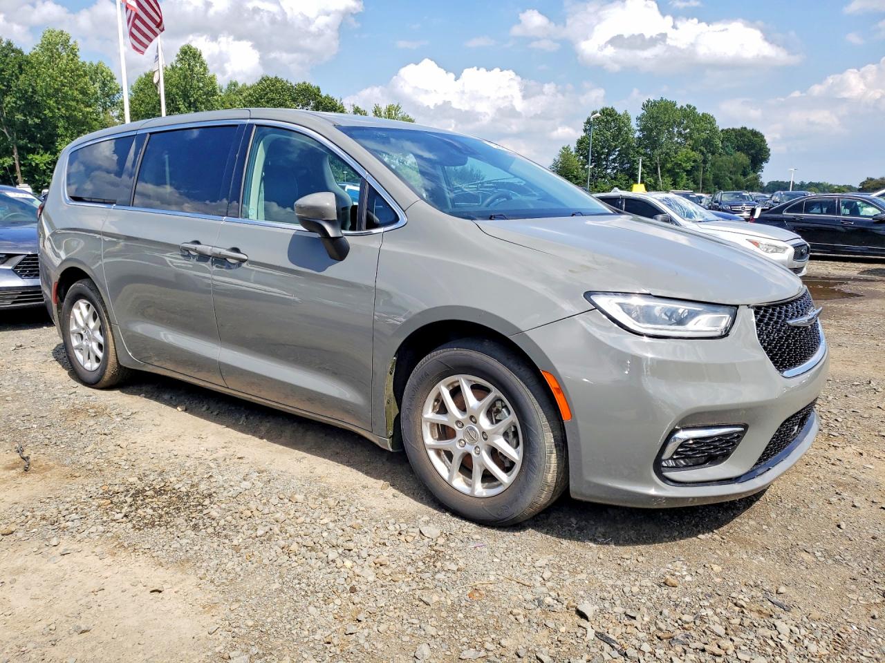 2023 CHRYSLER PACIFICA TOURING L — снимка 4