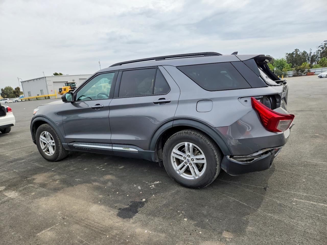 2021 FORD EXPLORER XLT — снимка 2
