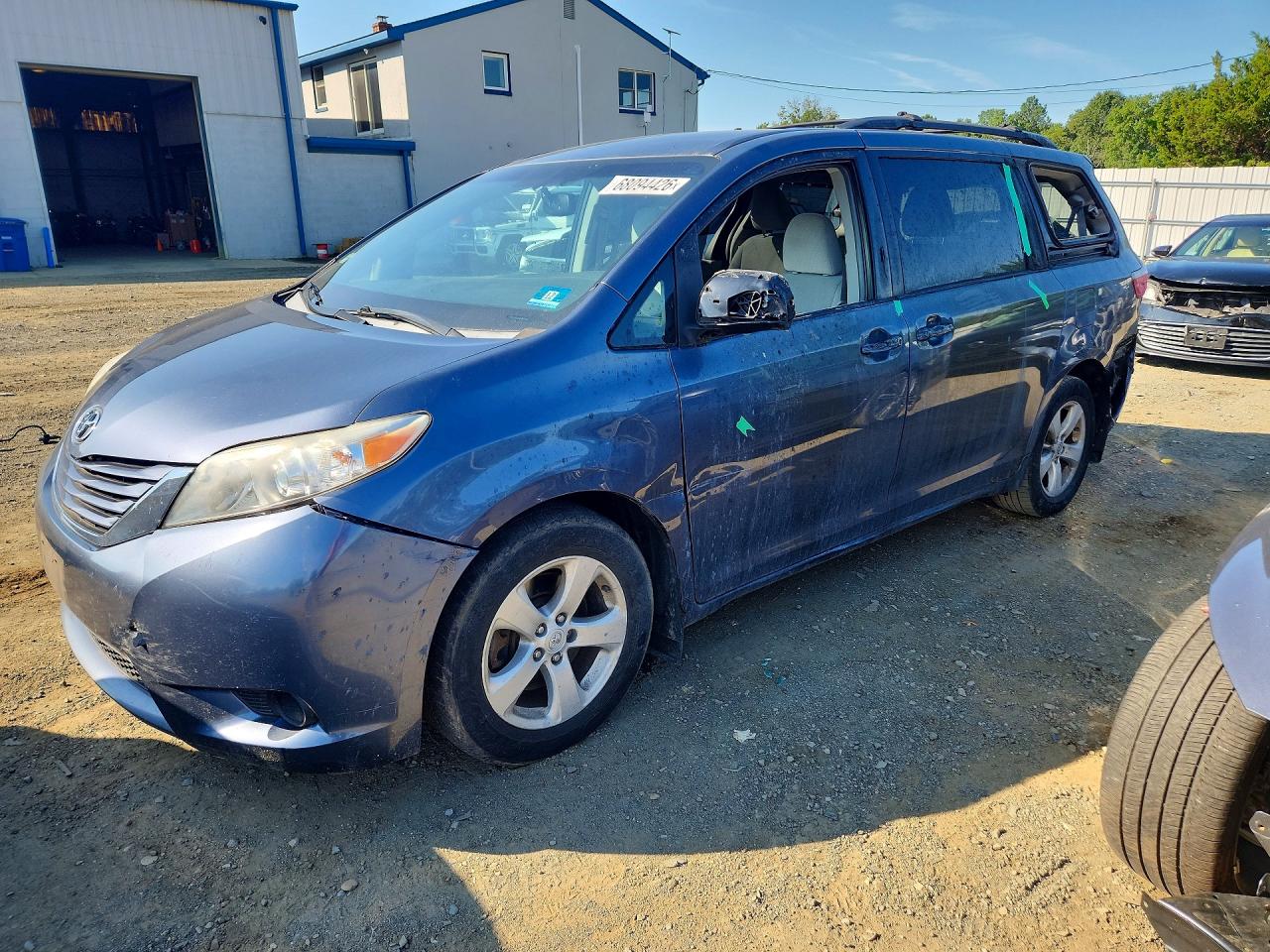 2016 TOYOTA SIENNA LE