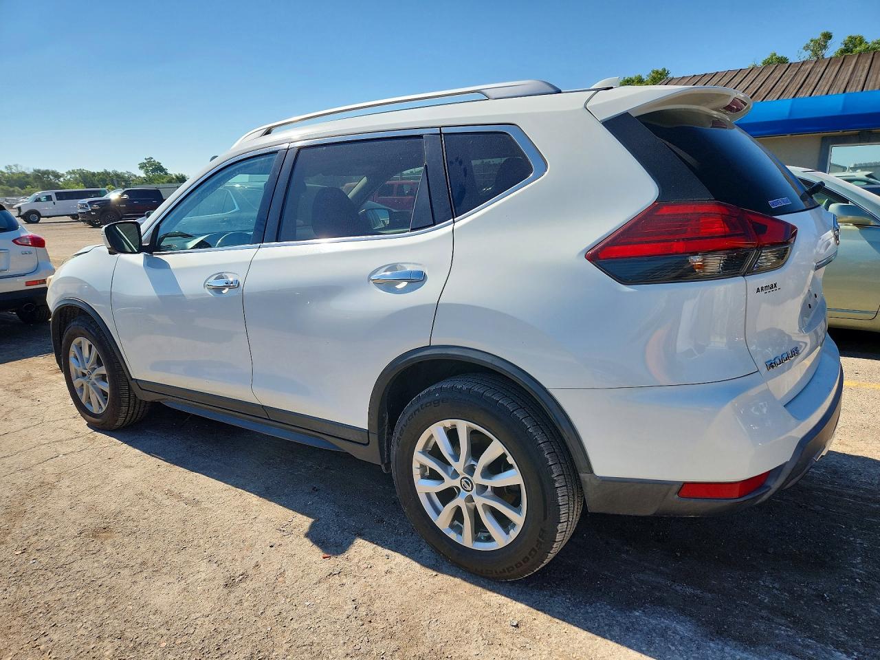 2017 NISSAN ROGUE SV — снимка 2