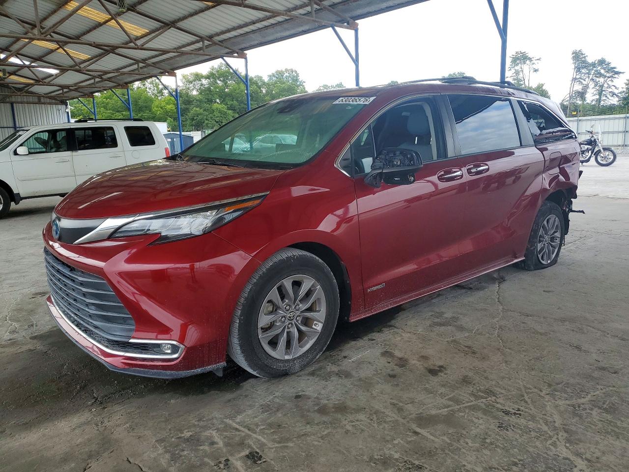 2021 TOYOTA SIENNA XLE
