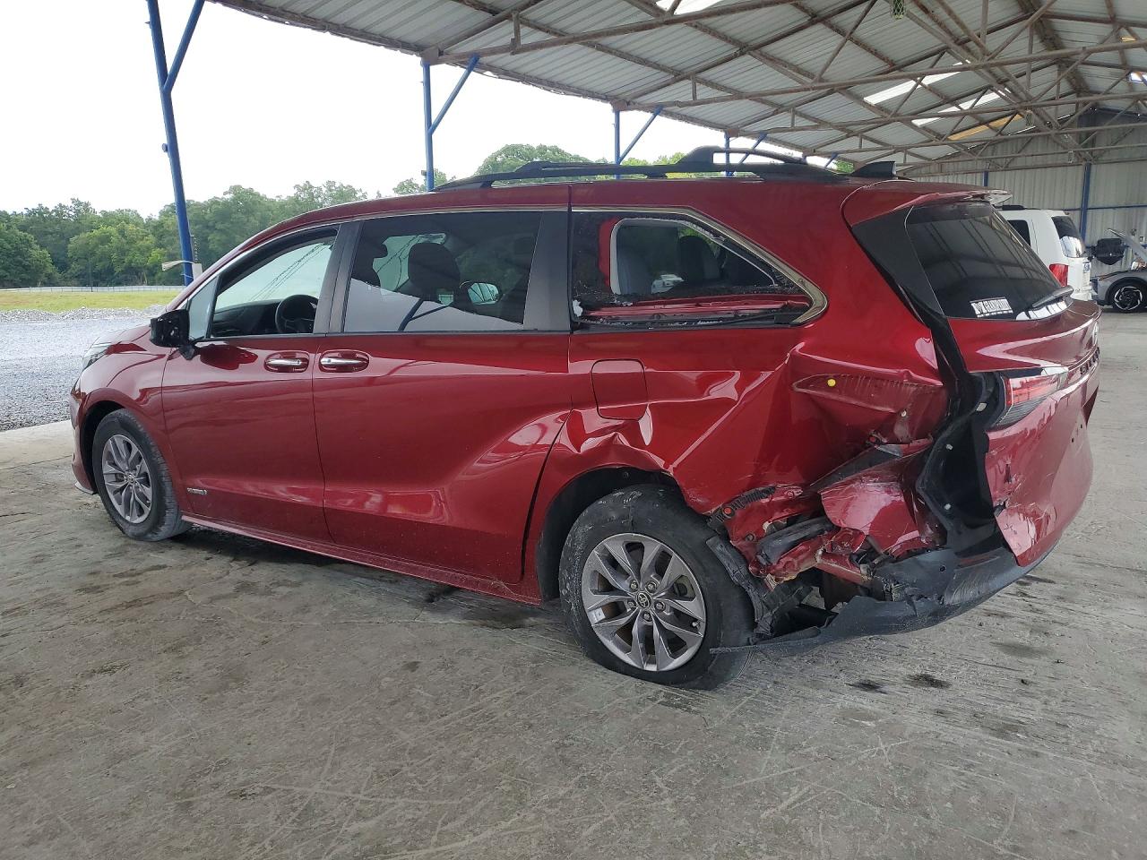 2021 TOYOTA SIENNA XLE — снимка 2
