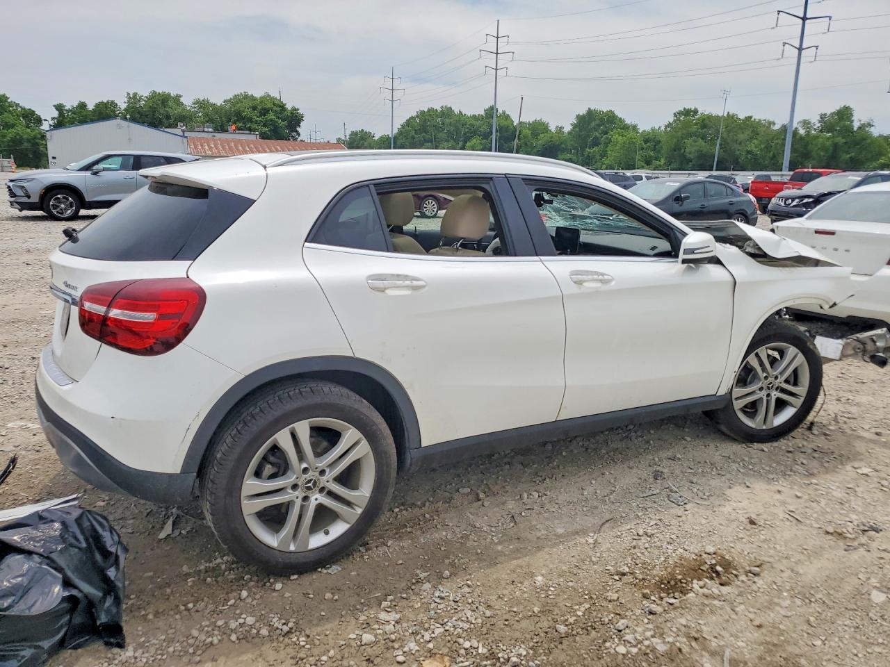 2019 MERCEDES-BENZ GLA 250 4MATIC — снимка 3