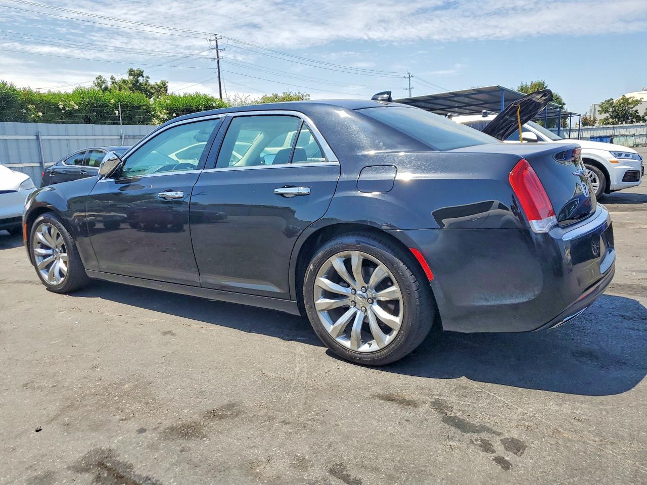 2017 CHRYSLER 300C — снимка 2